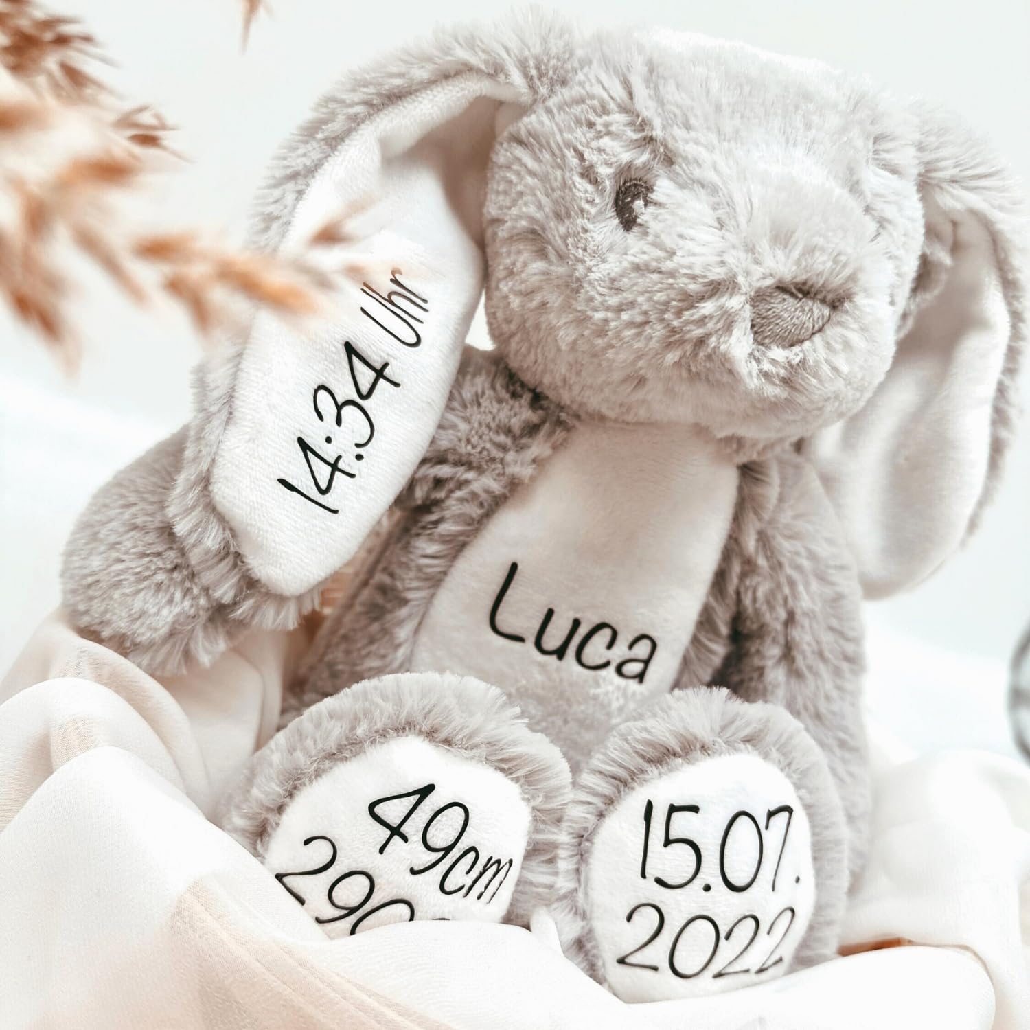 Kuscheltier Hase mit Namen & Geburtsdaten personalisiert – Geschenk zur Geburt, Taufe & Geburtstage, Ostern – Weiches Plüschtier für Babys & Kinder, Rosa Ostergeschenk