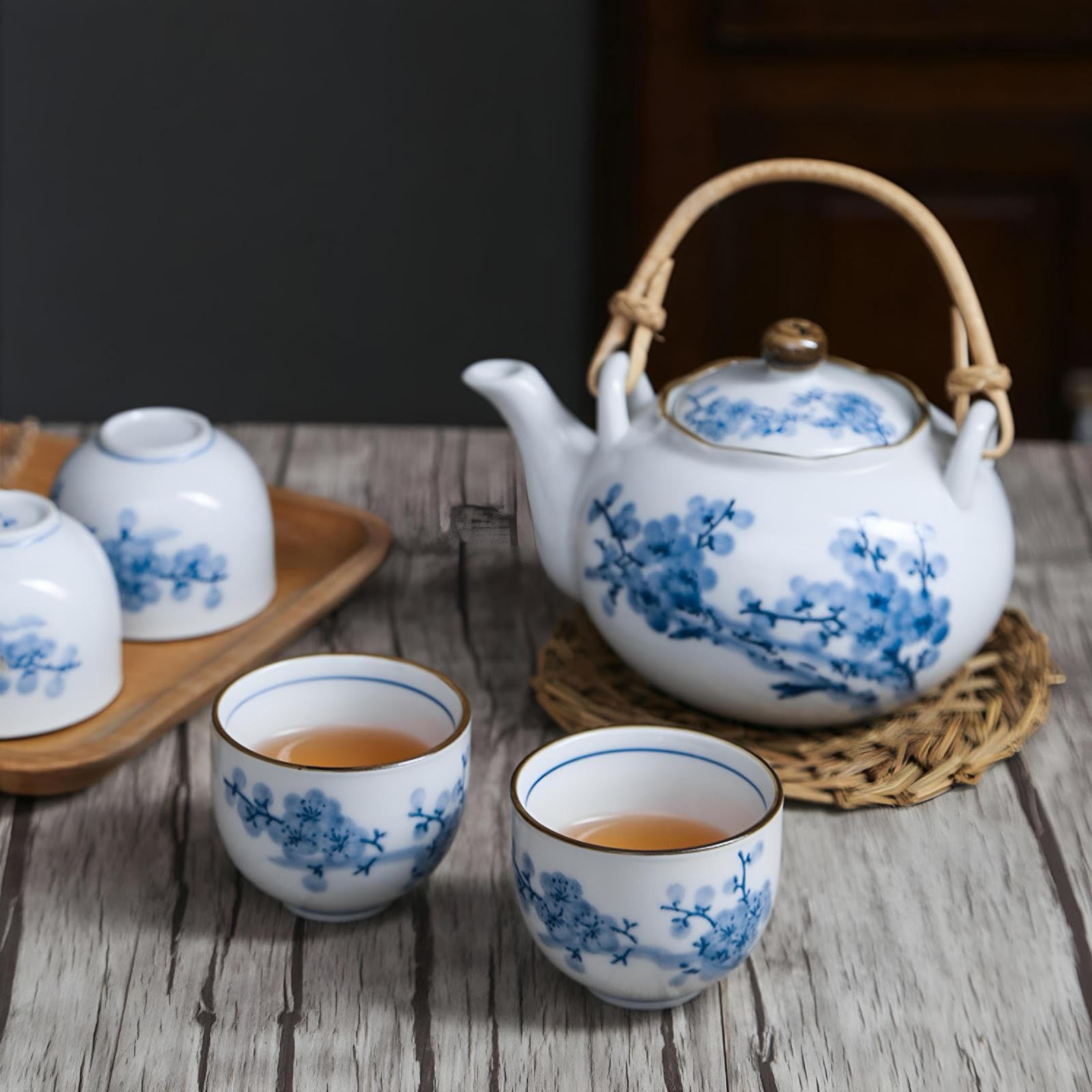 Japanisches Weißem Porzellan-Teeservice Mit Blauem Blumen-Design Teekanne Mit Rattan-Griff Teekannen Set Mit Tasse Teekanne Und 4 Teetassen Japanisches Blau und Weiß Porzellan Tee Set