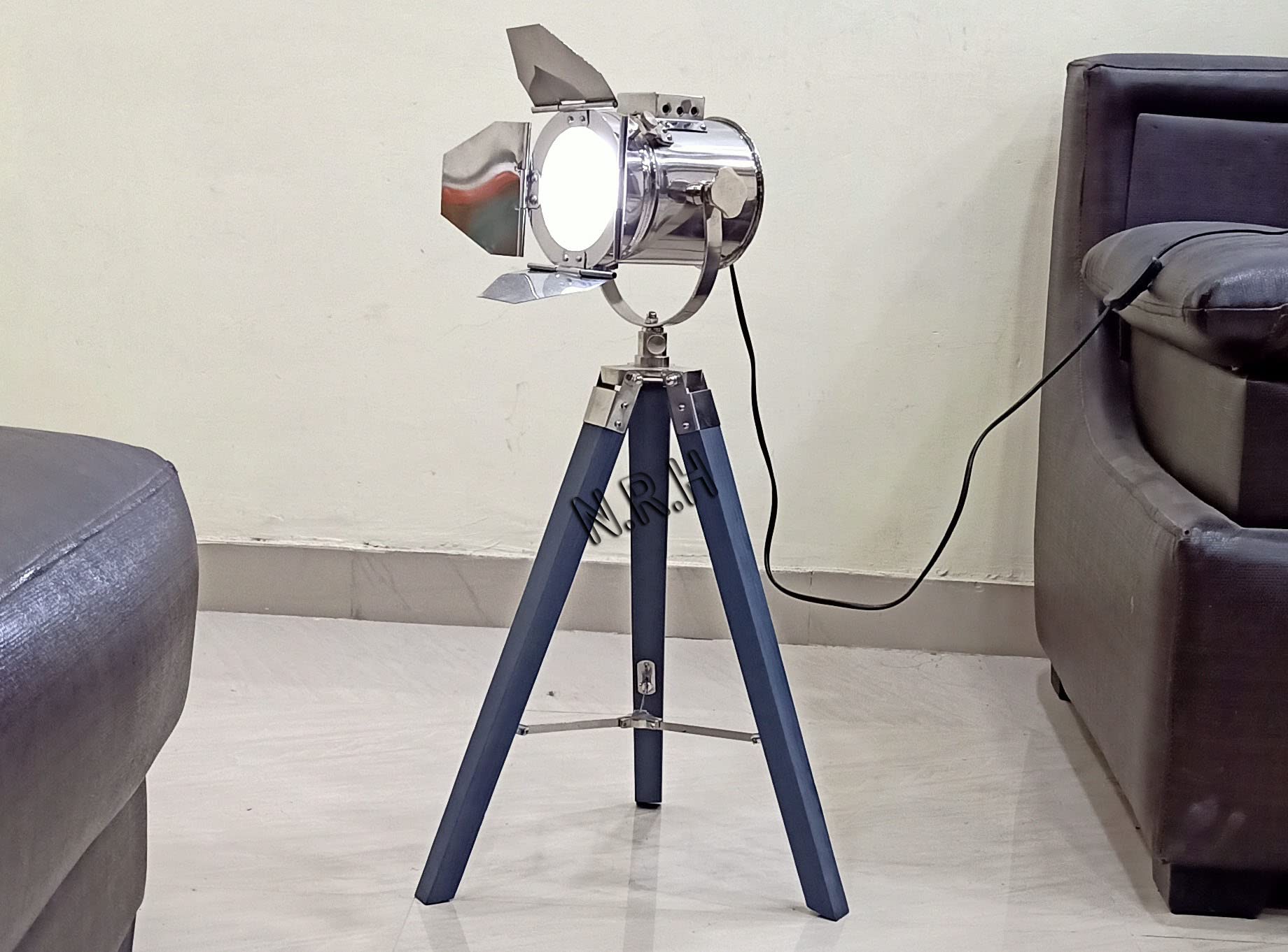 Nautical Replica Hub Lampada da tavolo a treppiede in legno industriale, moderna cinema Night Stand da tavolo faro regolabile in altezza – decorazione rustica della luce da scrivania