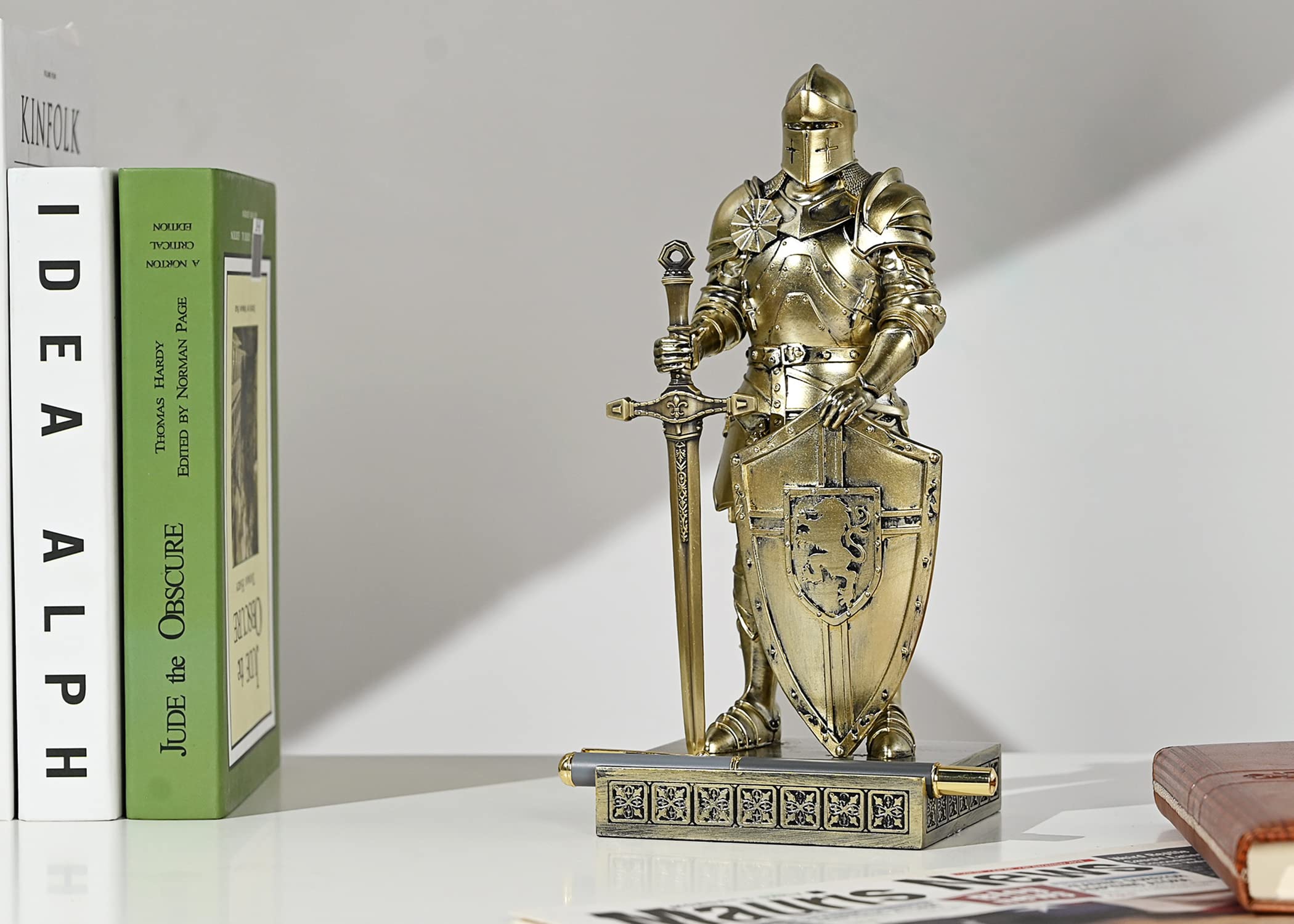 Ozdoba King's Guard figurka rycerza na biurko, akcesoria biurkowe, uchwyt na długopis, stojak do papieru do biura i domu (brązowy)