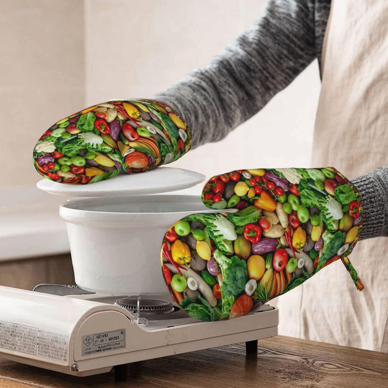 Set di quattro guanti resistenti al calore e presine, guanti da cucina antiscivolo, guanti da forno, con stampa di frutta e verdura fresca.