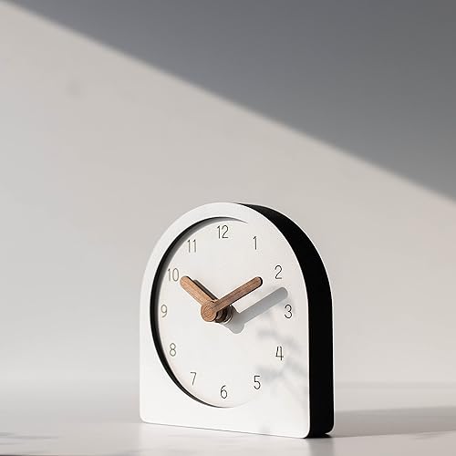 Miniatura 5 de Silencioso de madera sin tictac funciona con pilas, decorativo, pequeño, analógico, moderno, estante de escritorio, mantel de mesa, reloj blanco