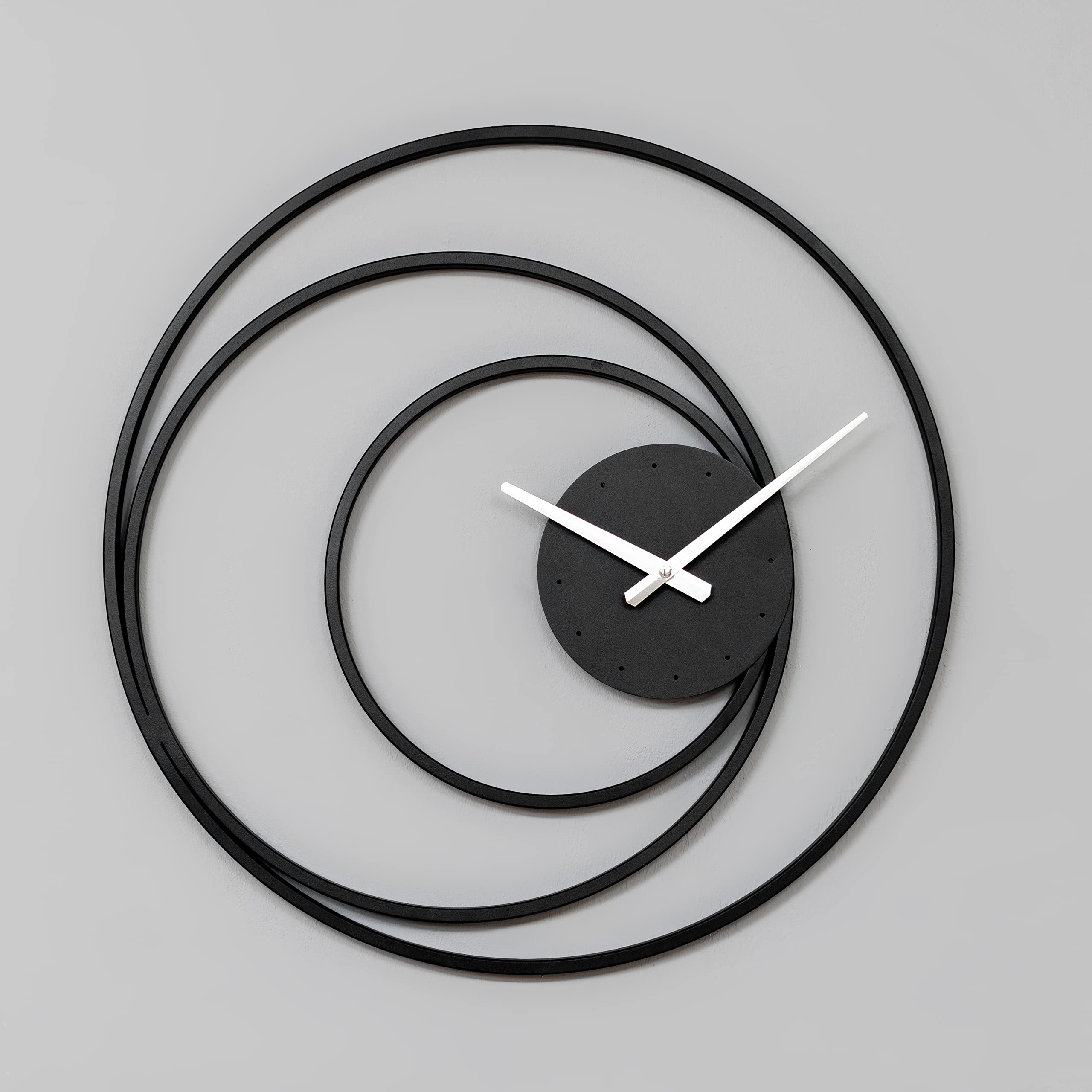 Grande orologio decorativo da parete in metallo, silenzioso, senza ticchettio, funzionamento a batteria, per soggiorno, cucina, camera da letto, ufficio, casa colonica, nero (70 cm)