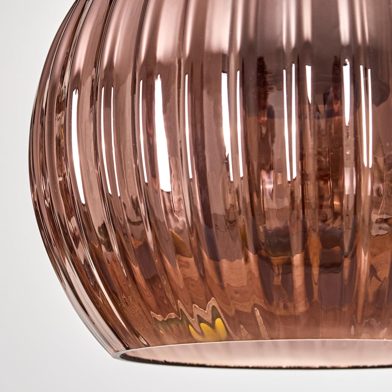 HOFSTEIN Pendelleuchte Koyoto, 3-flammige Hängelampe aus Metall/Holz/Riffelglas in Schwarz/Natur/Kupfer, Hängeleuchte Boho mit Glasschirmen, Holzbalken, max. 150 cm, E27, Esszimmer, Wohnzimmer, Küche