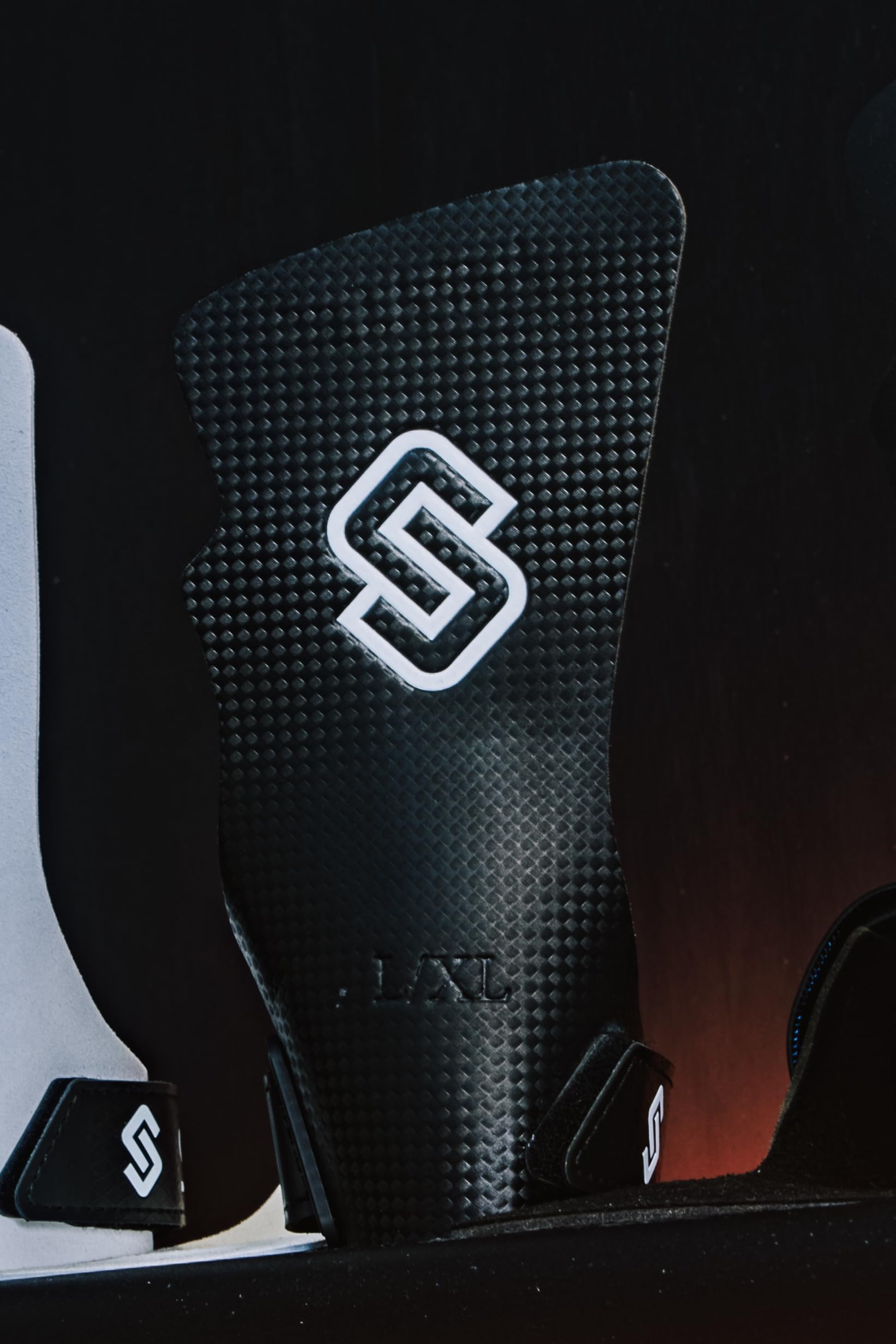 STMN Fitness Paracalli Carbon Black Grip Ultra Resistente Texture Carbon con Magnesite Protezione Mani Cross Training Calisthenics Sbarre Ruvide
