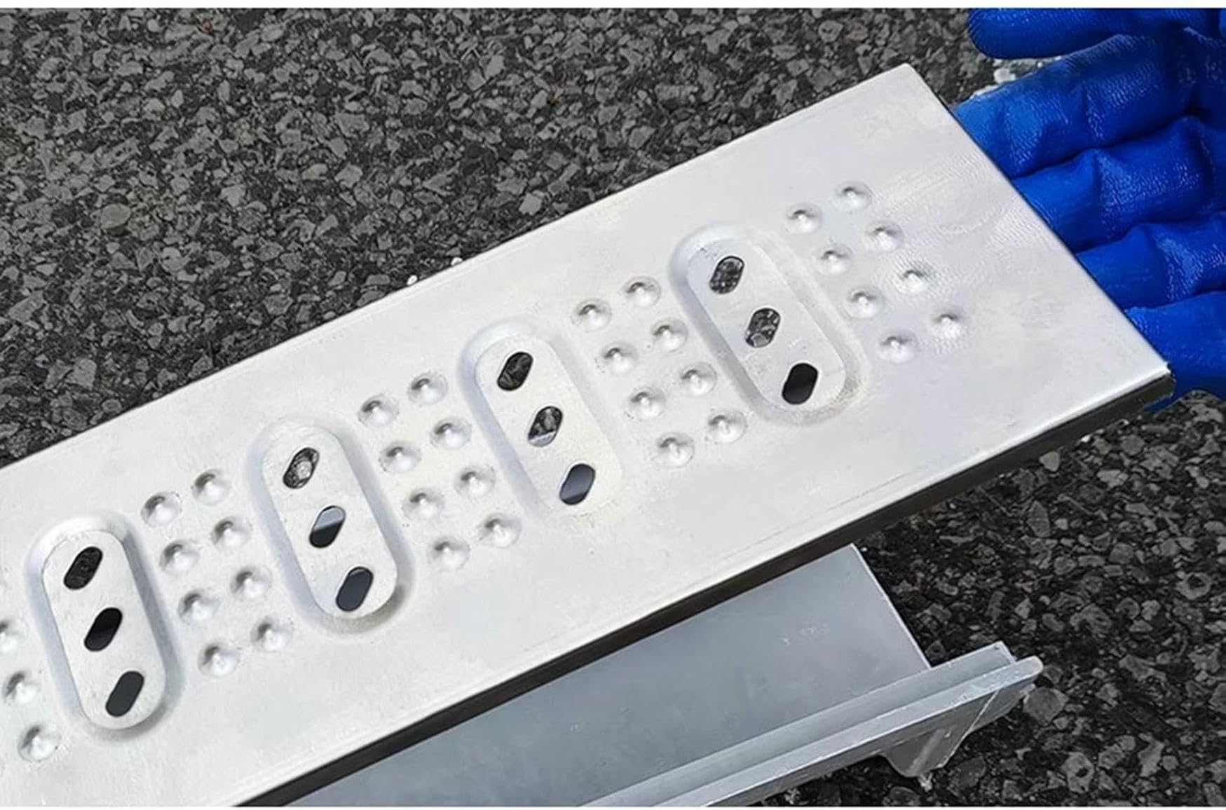 Caniveau extérieur en U 60 cm de finition supérieure avec grilles métalliques Silver robustes