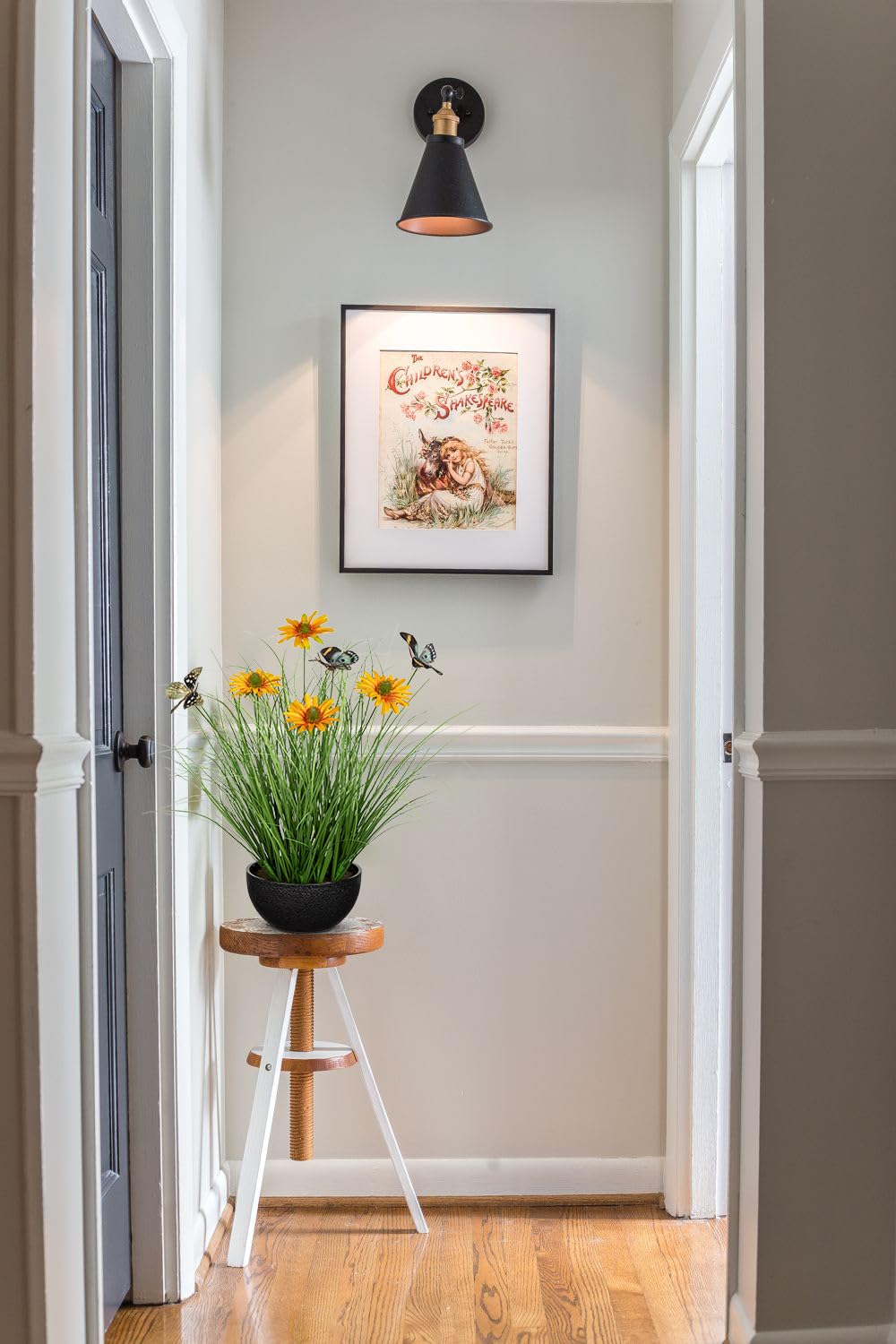 Oairse Kunstpflanze Dekogras Kunstpflanze Zwiebelgras mit Gänseblümchen und Schmetterling, Dekoratives Künstliches Grün, Freistehend für Zuhause, Büro, Hotel, Party, Hochzeit Dekoration, Gelb