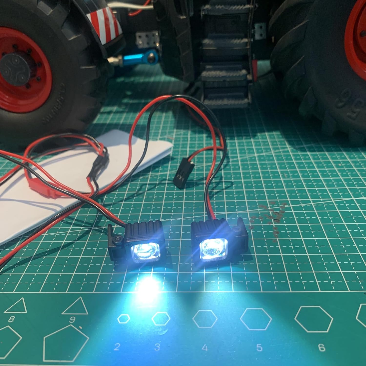 RC Light Bar Metal Housing Rectangular Lens Spotlight 2PCS RC Lights RC Crawler Accessories for Axial SCX10 Traxxas TRX4 TRX4M Arrma Senton Redcat GEN7 1/10 1/8 RC Car Roof Light Kit Zhongzhen