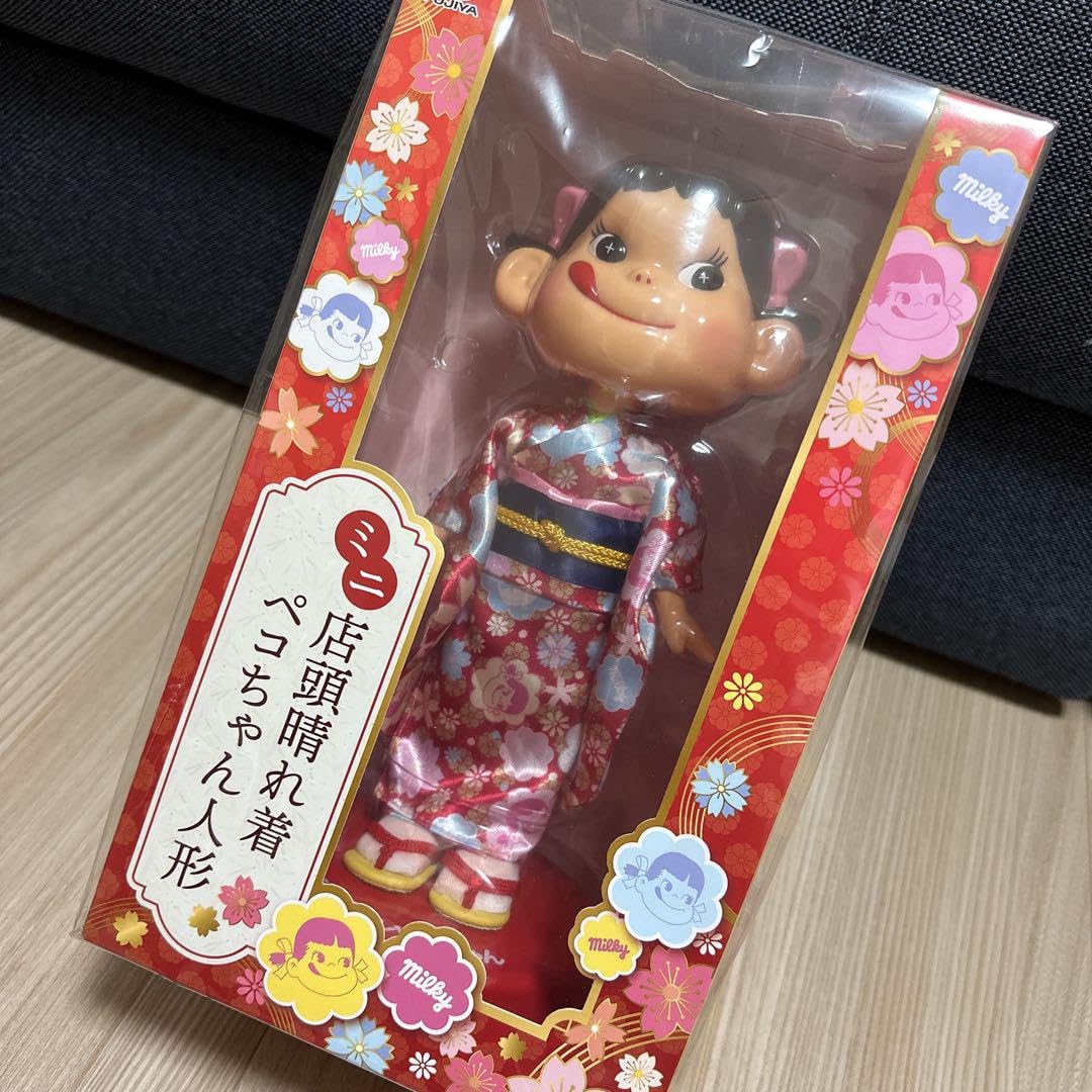 Amazon | 限定ミニ店頭晴れ着ペコちゃん人形 DINQRDTR | 人形・ドール 