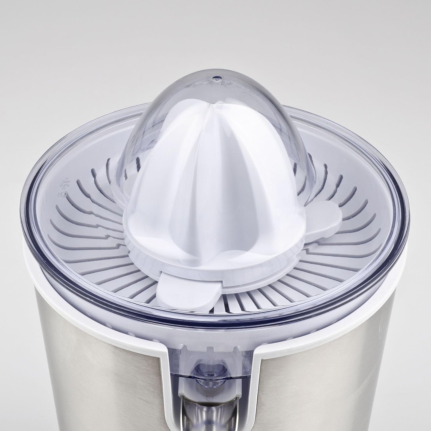 Girmi SR5400 with large juicing cone assembled