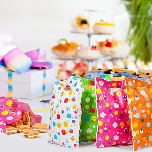 Miniatura 5 de Pasimy 100 bolsas de regalo de lunares de plástico pequeñas con puntos de acuarela con asa troquelada para regreso a la escuela, graduación, baby