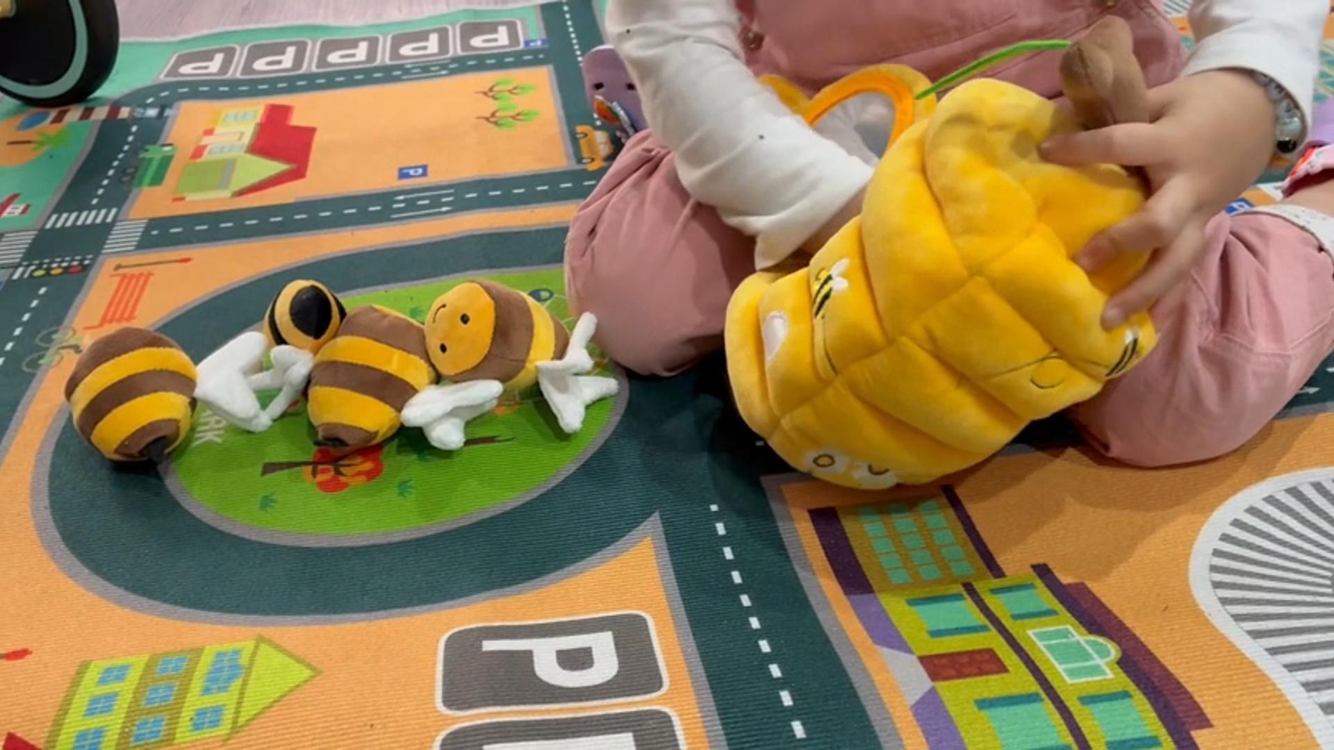 Ruche Sensorielle Montessori Avec 5 Abeilles – Jouet Musical, Miroir, Hochet Et Papier Froissé Pour Bébés De 6 à 36 Mois