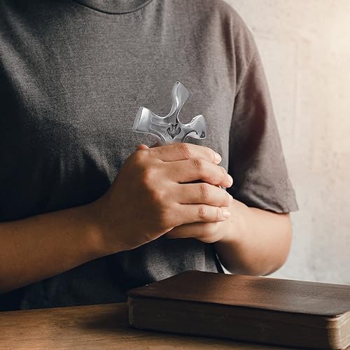 Miniatura 4 de ABY DECOR Cruz de palma de metal de mano con paloma Cruz de bolsillo cómoda Rezo de mano de alma inquieta pequeña cruz en plata