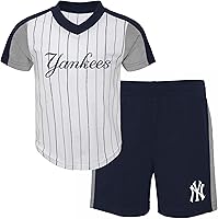 Vista 1 de Outerstuff MLB - Juego oficial de camiseta y pantalones cortos de manga corta de 2 piezas para niños pequeños 2-4 The Line Up