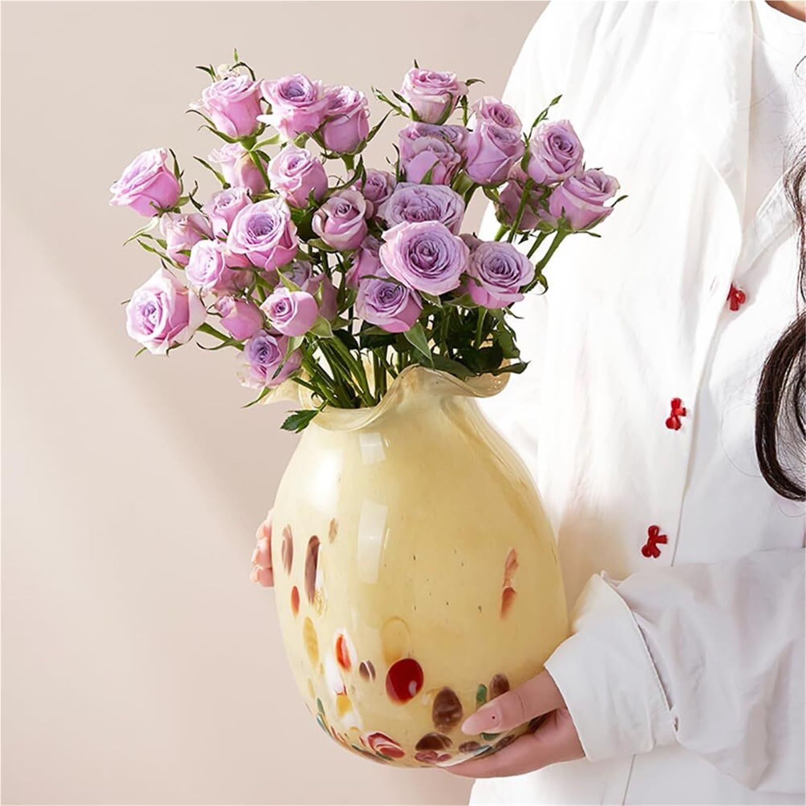 Vase en verre médiéval fait main avec fleurs émaillées pour étagère chic