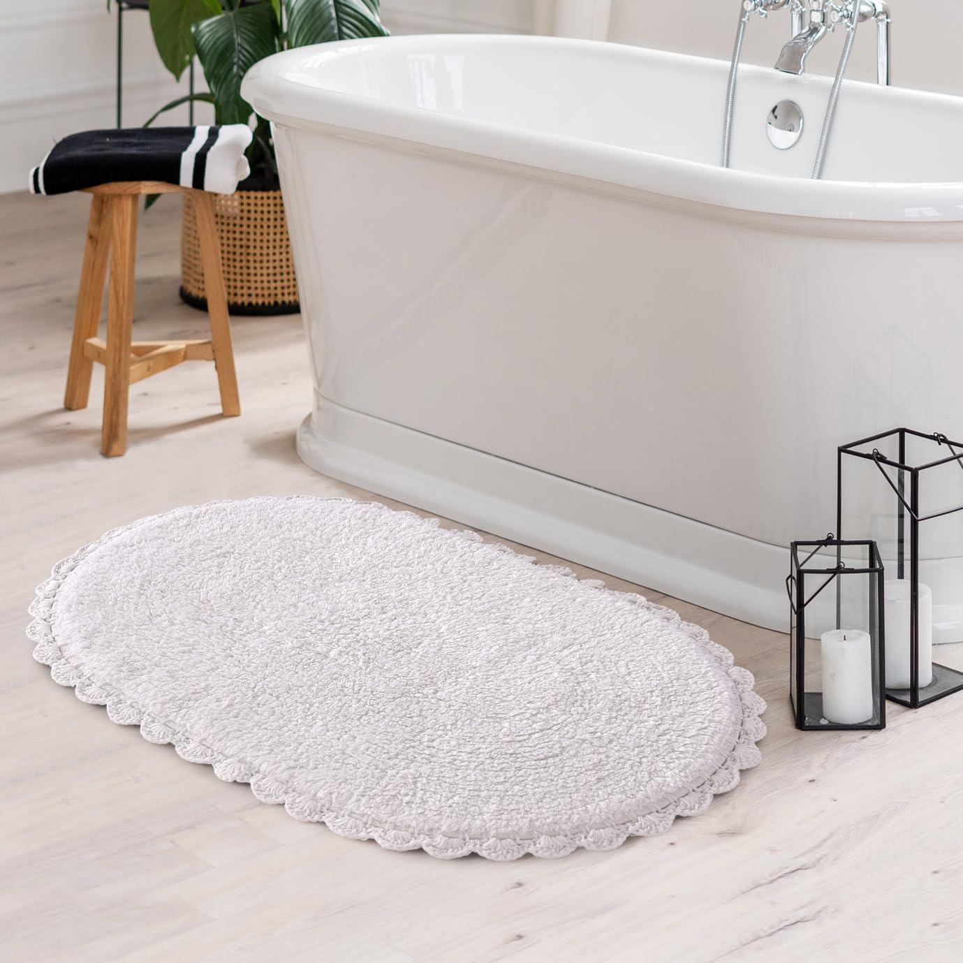 SASHAA WORLD Reversible Tufted Oval Shaped White Bathmat | Bathmat for Living Room, Bathroom, Kitchen, Bedroom, Indoor & Outdoor | 40X60 Cm