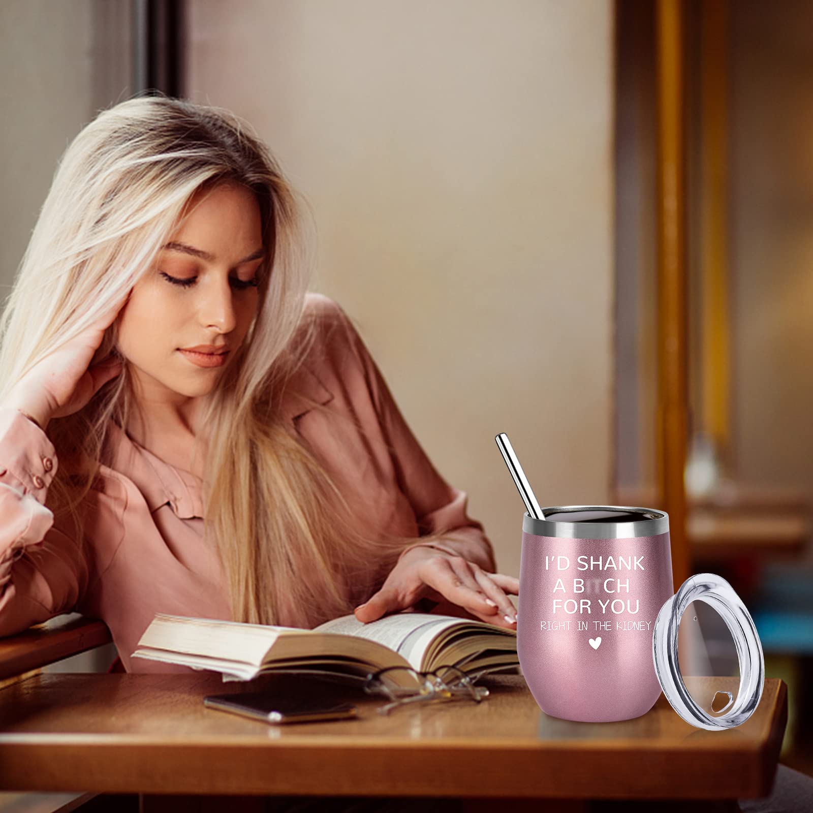 Conception De Modèle De Couleur Or 18e Anniversaire Pour L'événement D'anniversaire Modèle