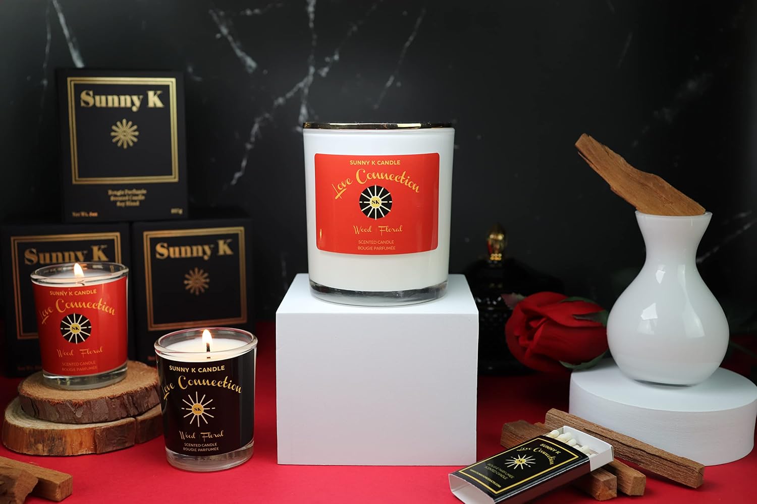 Love Connection, Bougie Parfumée, 8oz. A Perfect Combination of Sandalwood and Rose.