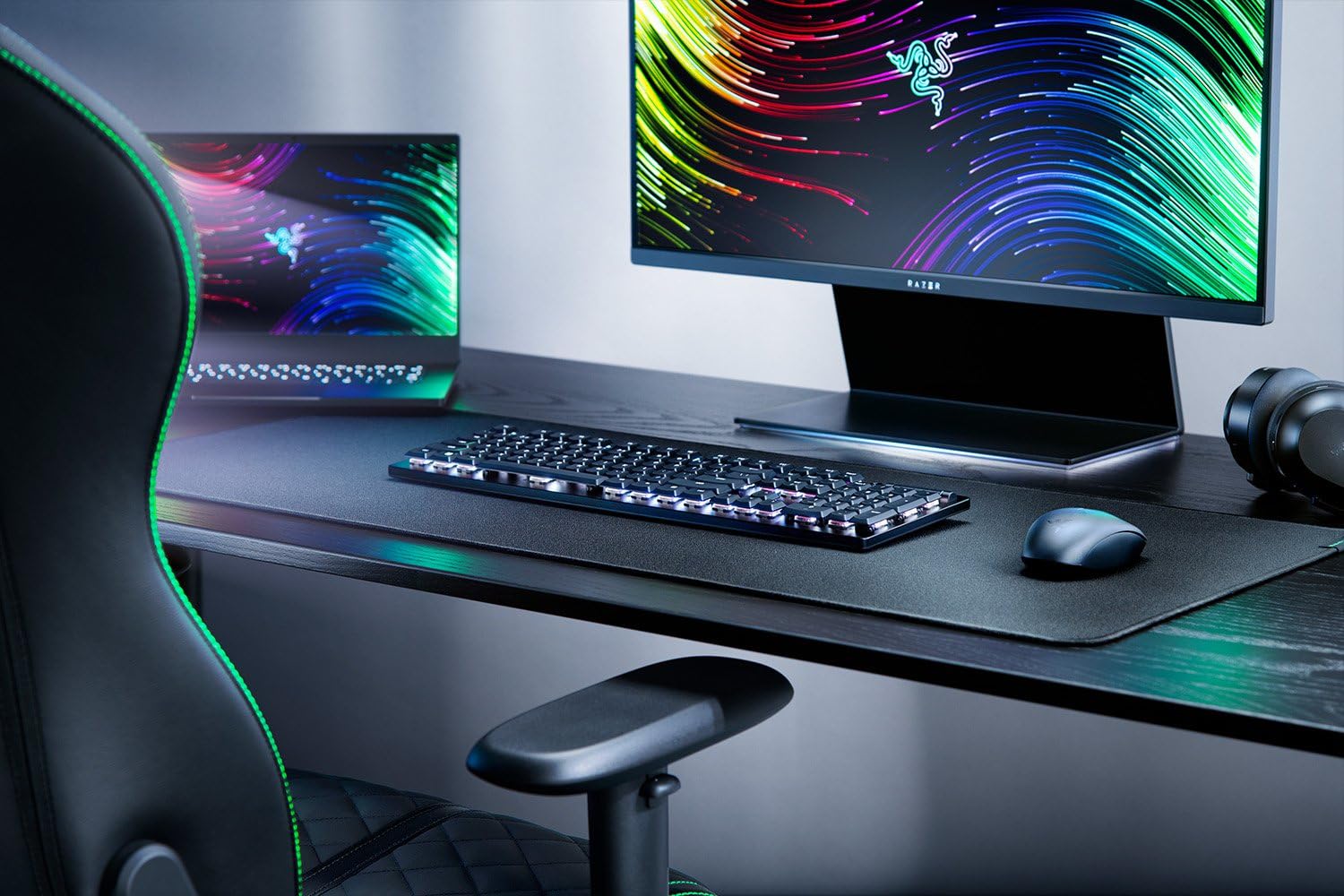 Razer DeathStalker V2 Pro (Red Switch) - Tastiera da gioco ottica a basso profilo wireless (switch ottici lineari, wireless ipervelocità, Bluetooth 5.0), QWERTY DE-Layout | Nero