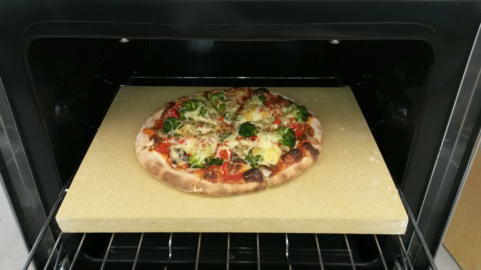 Pizzastein Pizzaplatte Bearbeitet 40 x 30 x 4 cm Backofenplatte Brotbackplatte Flammkuchen Platte echte deutsche Schamotte Nachbearbeitet per Hand ohne scharfe Kanten für Backofen Herd und Grill…