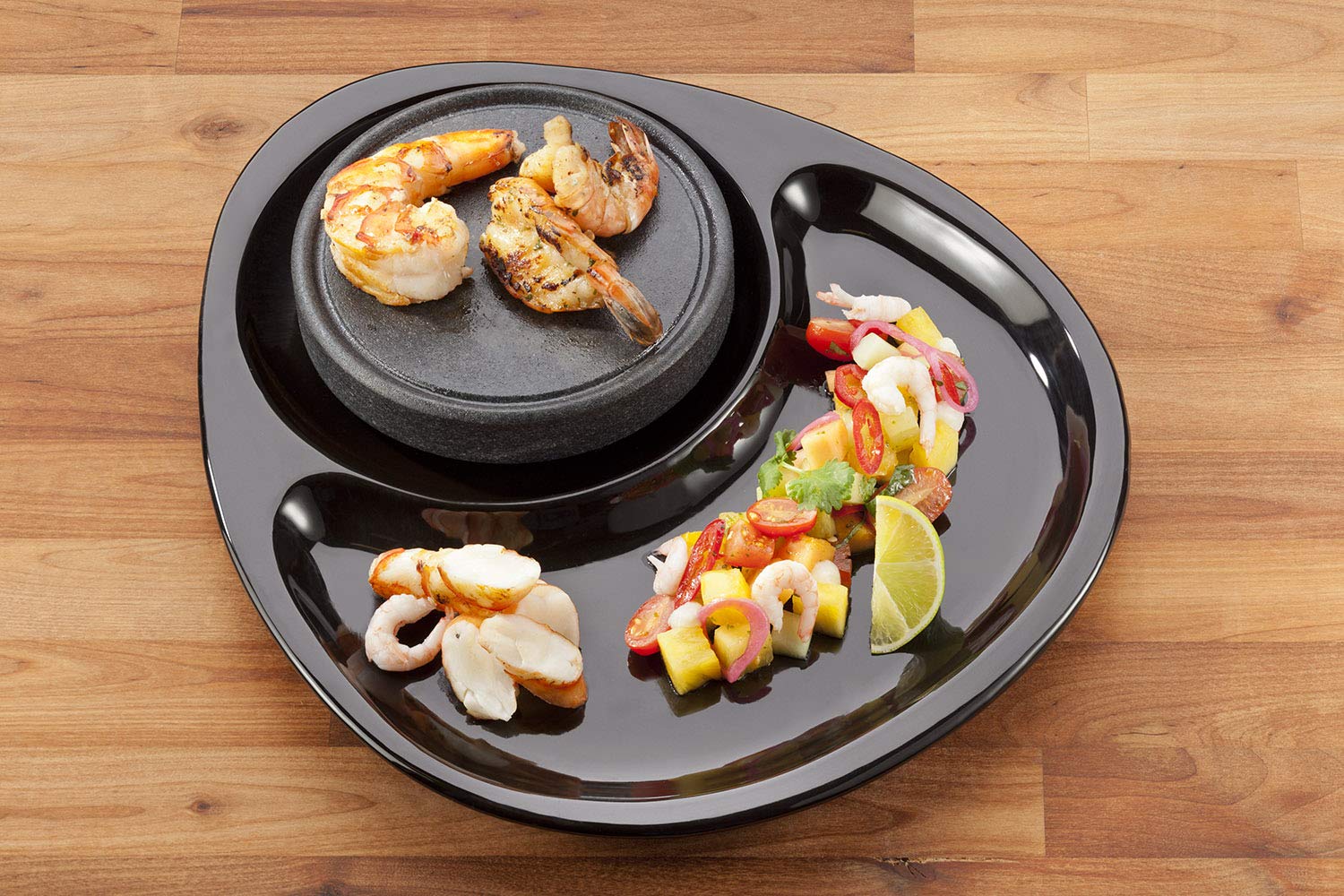 Paistone | Grill- und Servierkombination, das Set besteht aus Keramikteller, Korkunterlage und Steinplatte aus finnischem Speckstein
