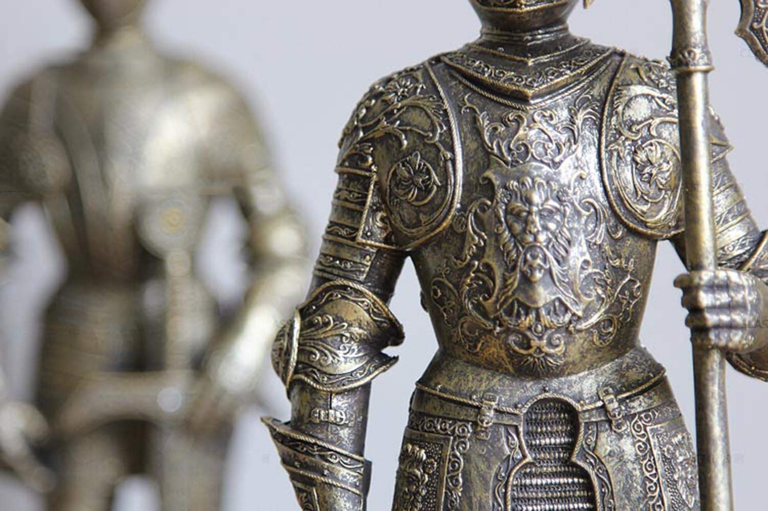 Amazon.co.jp: 装甲騎士の彫刻、中世の戦士古代ローマのレトロな古い