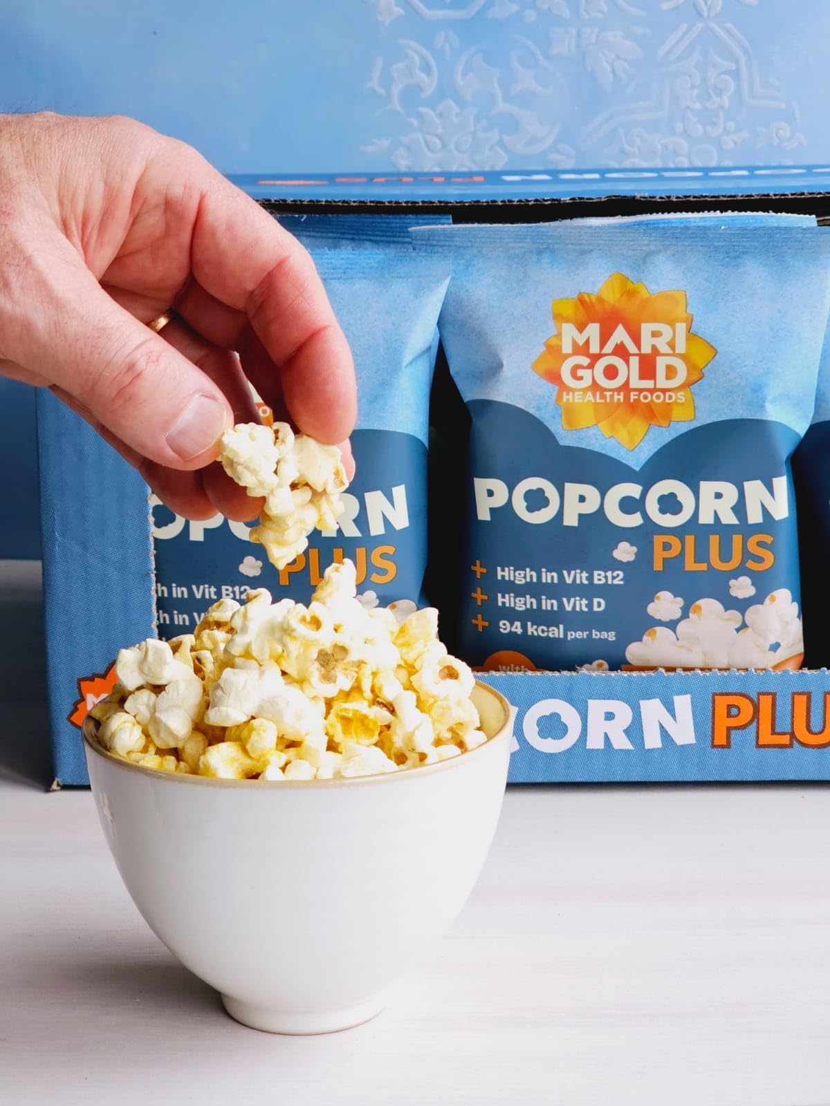 Popcorn Plus z drożdżami odżywczymi Engevita 20 g - wegańskie i bezglutenowe - bogate w witaminę B12 i witaminę D (opakowanie 18 sztuk)