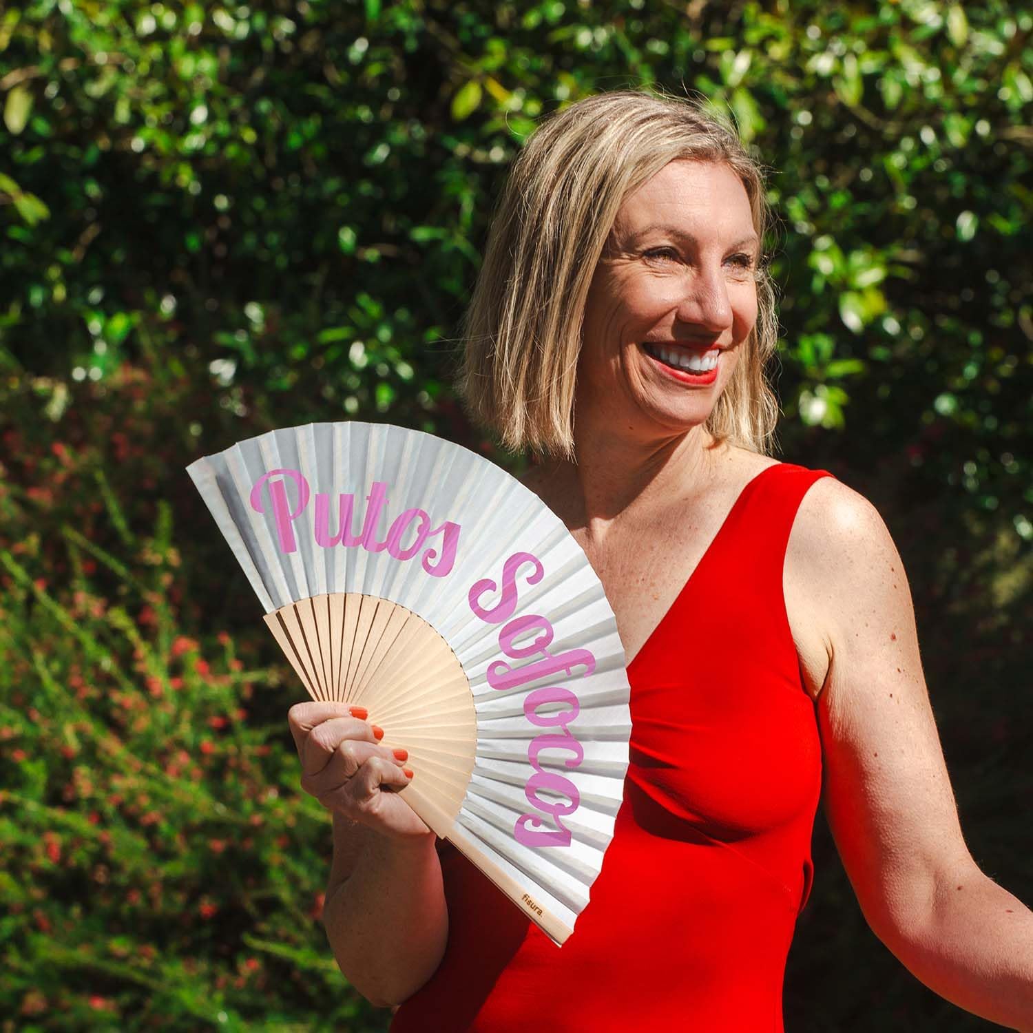 Fisura – Original Folding Fan with Message “P*TOS sofocos”. Pink Handheld folfing Fan for Women. Hanger Included. Menopause Wood Folding Hand Fan.