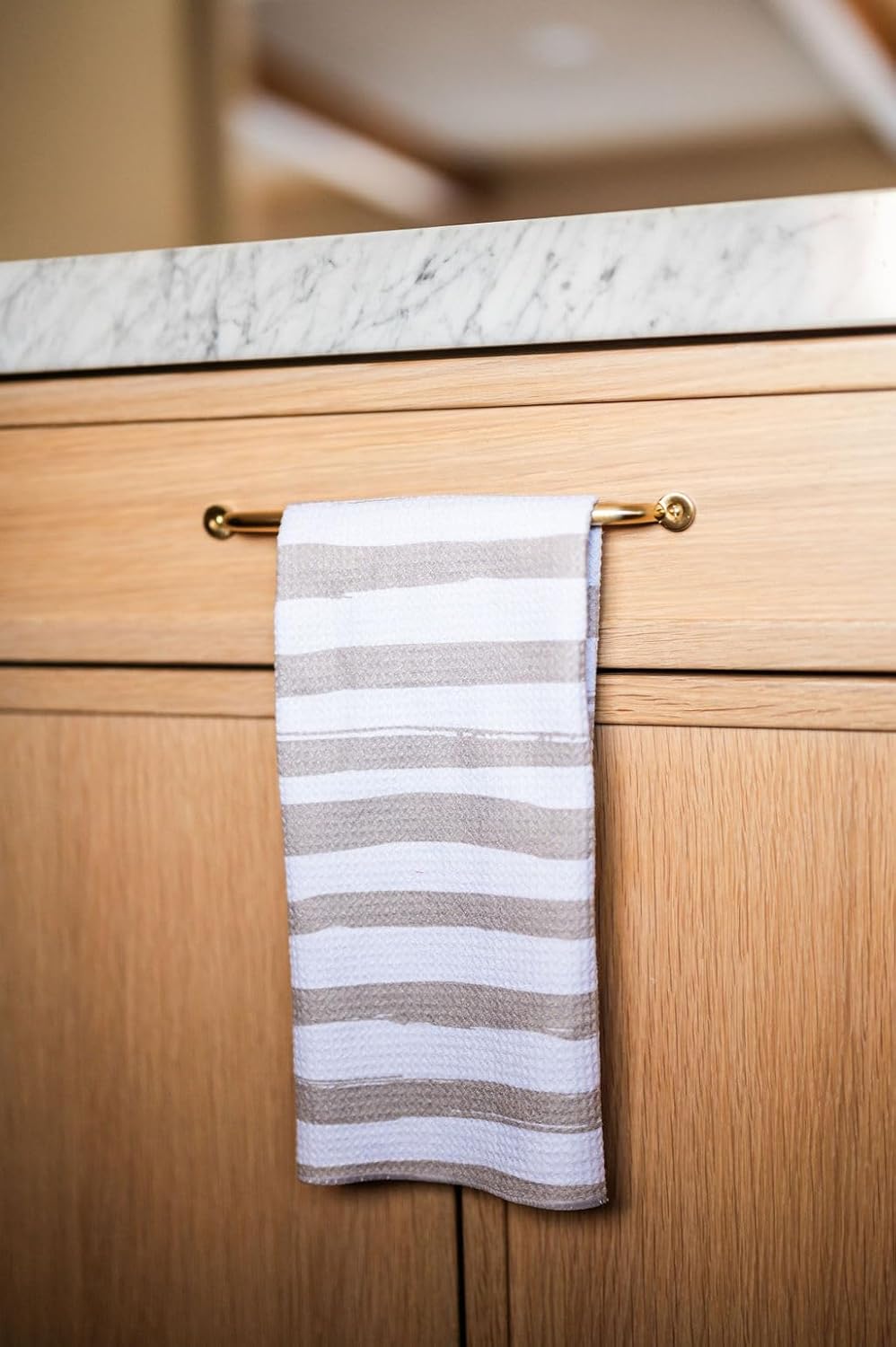 || 2 Pack Double Sided || Waffle Weave Microfiber || Tea Towels || Highly Absorbent || Hanging Loop || Dish Cloths || Modern || Designer Prints || Double Sided || Cheetah & Stripes