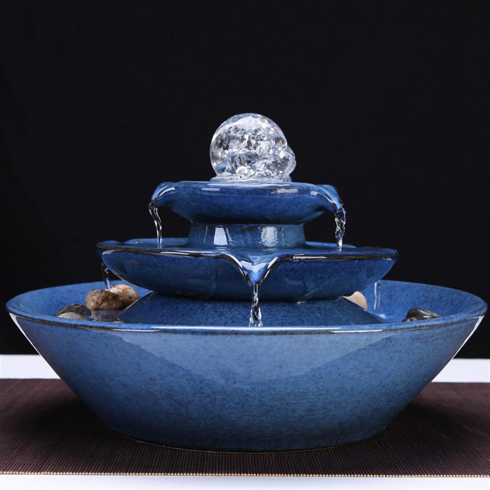 Mini fontana di acqua da tavolo in ceramica per la decorazione della scrivania dell'ufficio di casa dell'interno, ruscello rilassante