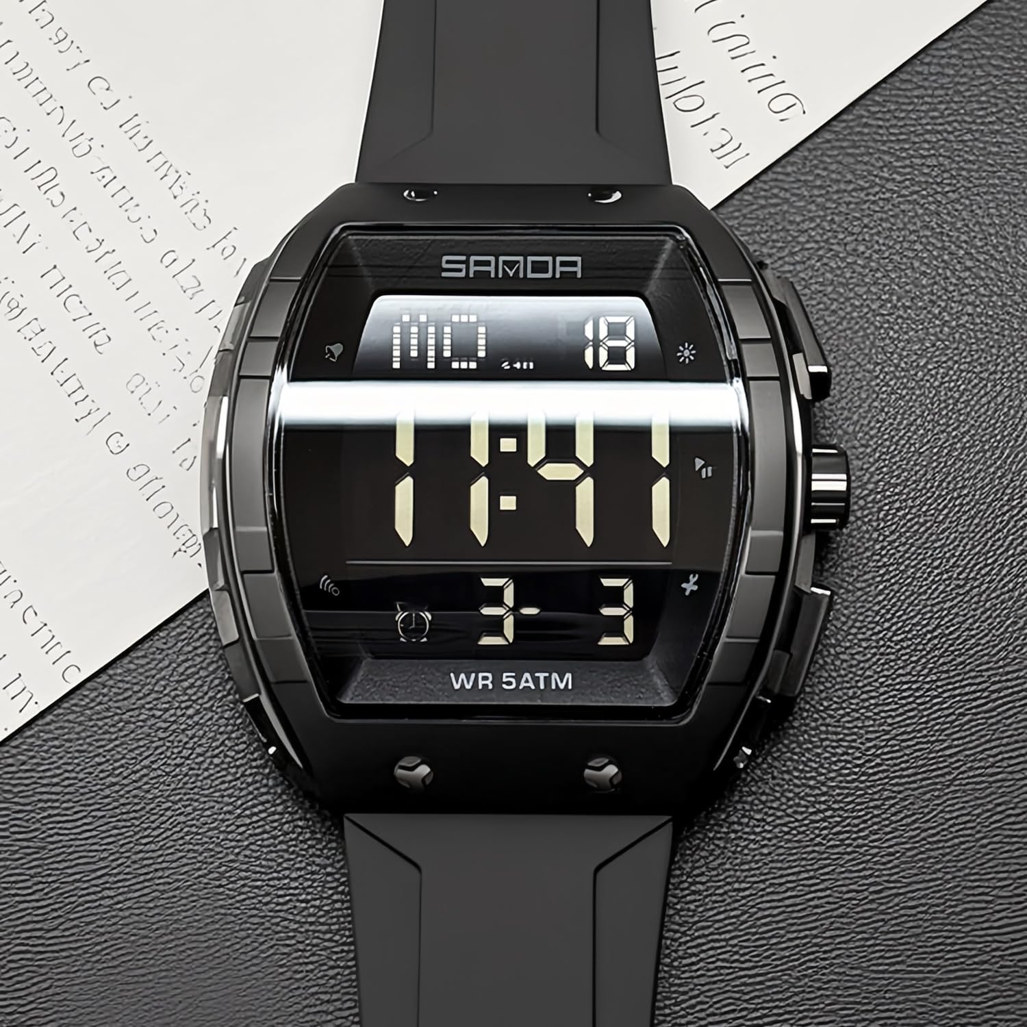 CARLIEN Montre numérique pour homme - Étanche jusqu'à 5 ATM - Bracelet en silicone - Double heure - Alarme - Compte à rebours - Chronomètre - Rétroéclairage LED