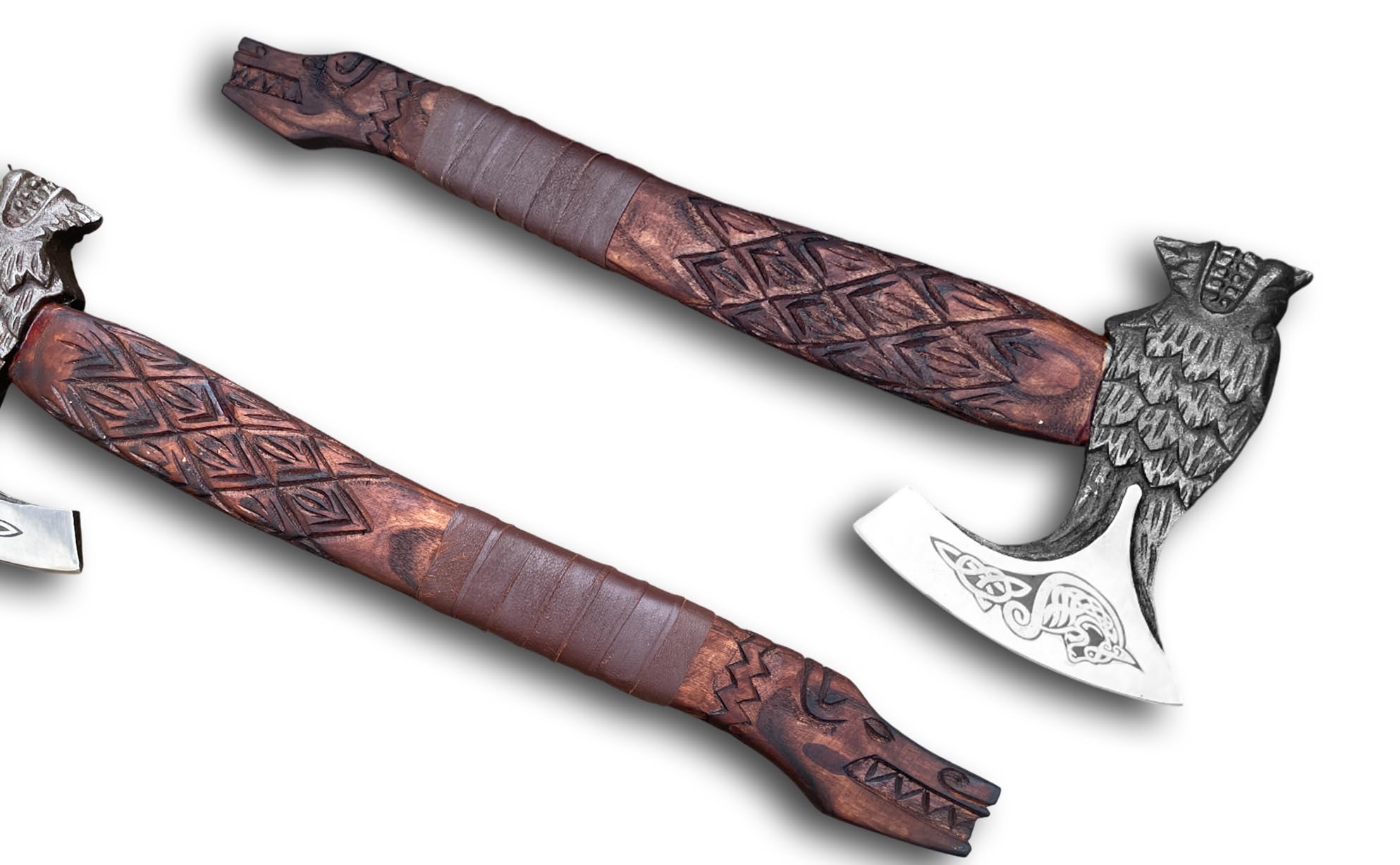 Novahaven Hacha vikinga forjada a mano de lujo – Hoja de acero al carbono de 22 pulgadas con mango de madera de fresno tallada | Hacha artesanal al aire libre para coleccionistas, camping e ideas de