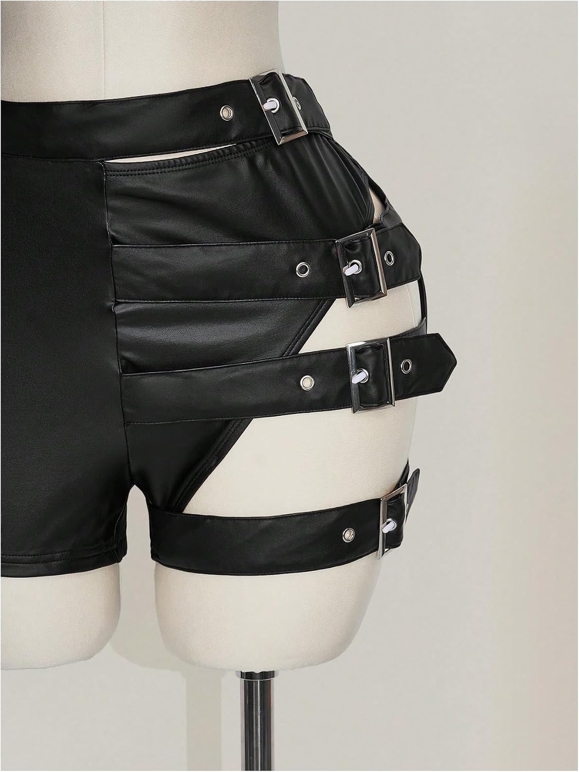 OYOANGLE Women's Plus Size Buckle Cutout Leather Shorts High Waisted Y2K Gothic Punk Going Out Shorts