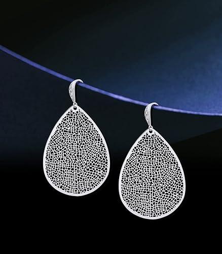 Vista 2 de OZEL - Aretes de hoja de oro para mujer, hechos en Corea, aretes colgantes chapados en oro de 14 quilates, delicados aretes bohemios de filigrana