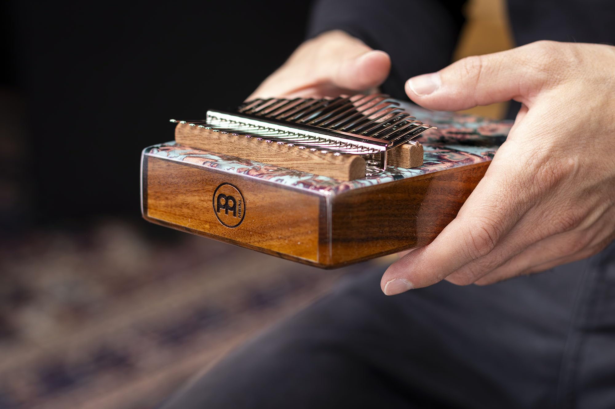 Meinl Piano de pulgar Kalimba de percusión, 17 teclas, incluye martillo de afinación y funda, para meditación, ASMR, terapia de sonido y yoga, 2 años de garantía (KA17CR)