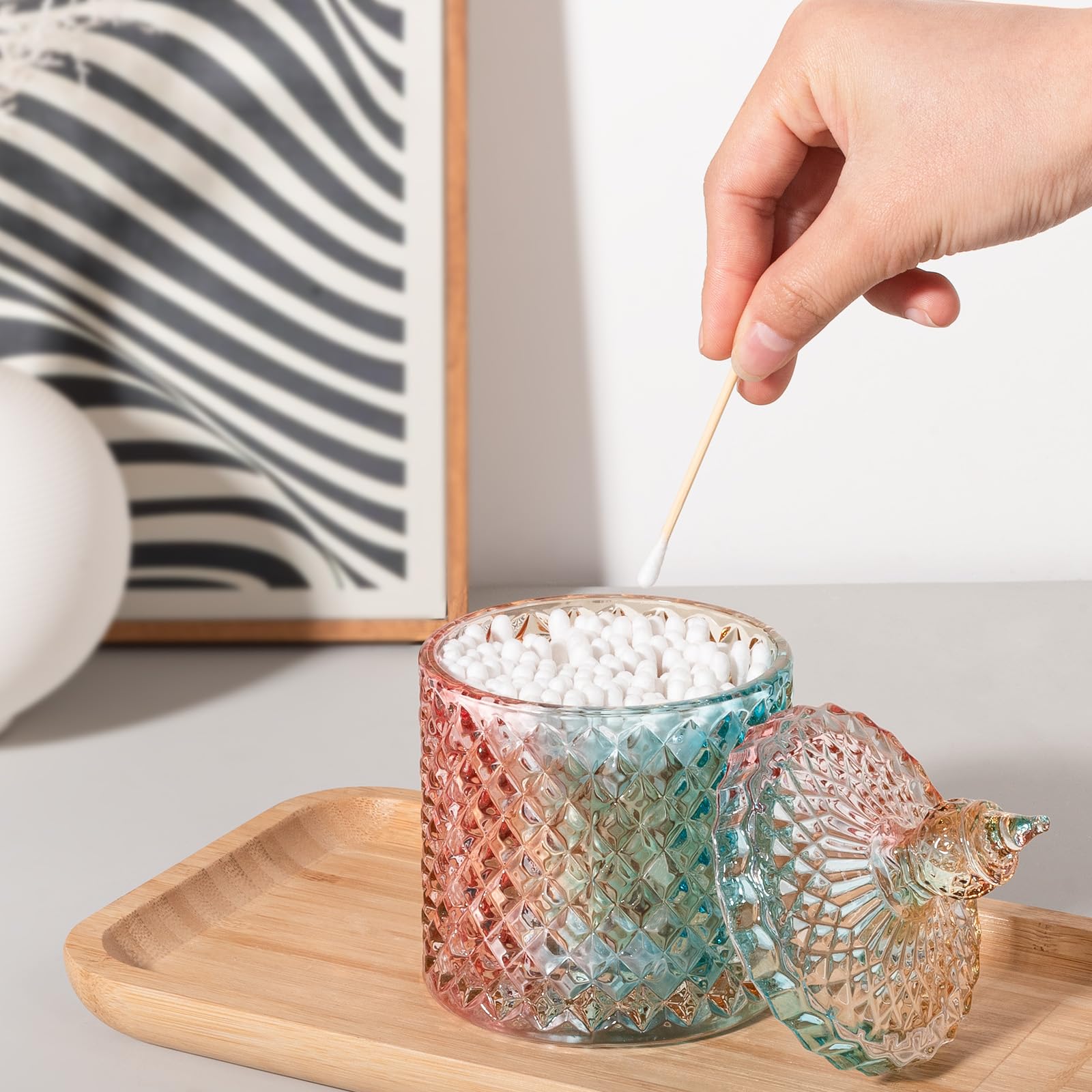 rejomiik Paquete de 2 accesorios de baño de vidrio Qtip, organizadores de tocador y almacenamiento de maquillaje para hisopos de algodón, bolas, almohadillas, palillos de hilo dental, dulces, arcoíris