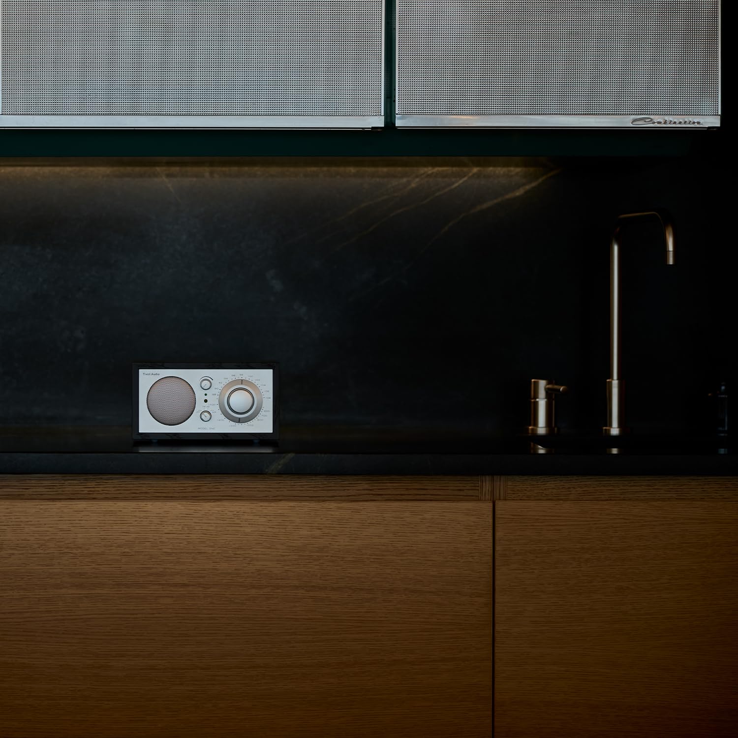 Tivoli Audio Model One UKW-/MW-Radio (Schwarz / Silber)