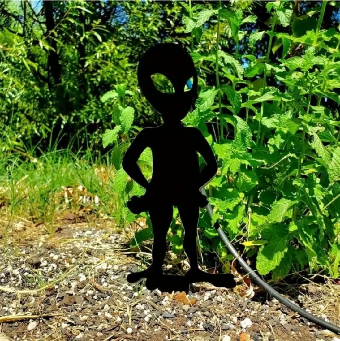 Abstract Alien Silhouette Garden Stake,Outdoor Inspired Metal Tree Insert Decor, Lawn Art for Yard,Iron Art, Iron Art Silhouette (17.71 * 5.9 in)