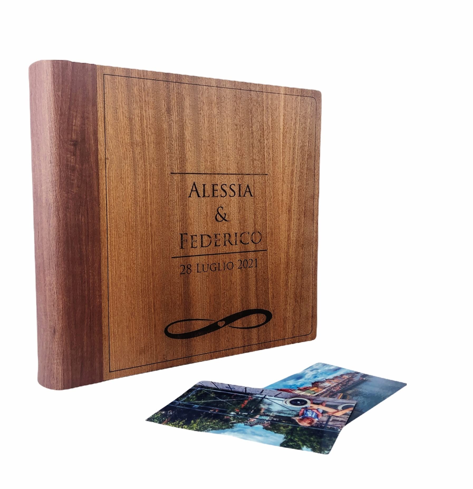 Álbum de Fotos en Fina Piel Sintética Efecto Madera, con Aplicación de Madera Personalizable Ideal para Bautismo, Boda, Comunión y foto recuerdo.