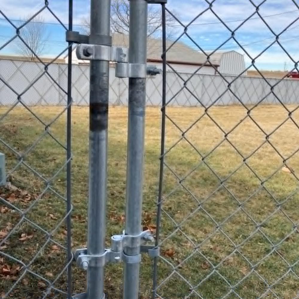 Chain Link Fence Gate Post Hinge Kit, Galvanized Steel Chain Link Fence Gate Hinge, Bolts & Nuts Included (32 * 32mm)