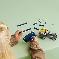 Vista 3 de LEGO Technic Camión Volquete 42147, Set de Juguete 2 en 1, Modelo de Vehículo de Construcción que se Transforma en Excavadora, Juguetes