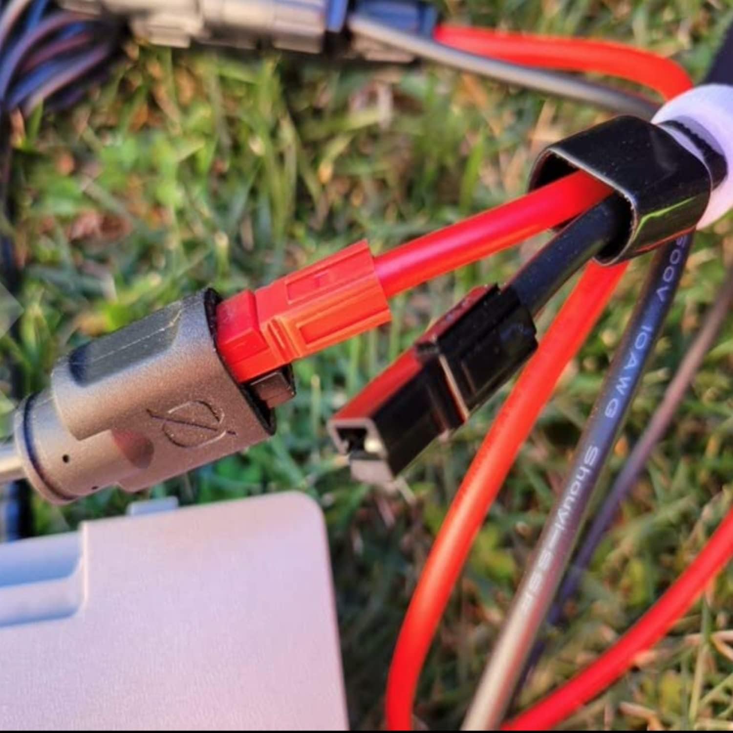 Cllena 10AWG Solar Panel Extension Cable 45A Connector Battery Charge Adapter for GZ Yeti/G500 Generator Power Inverter and Renogy, Boulder 200 Panels (20Ft)