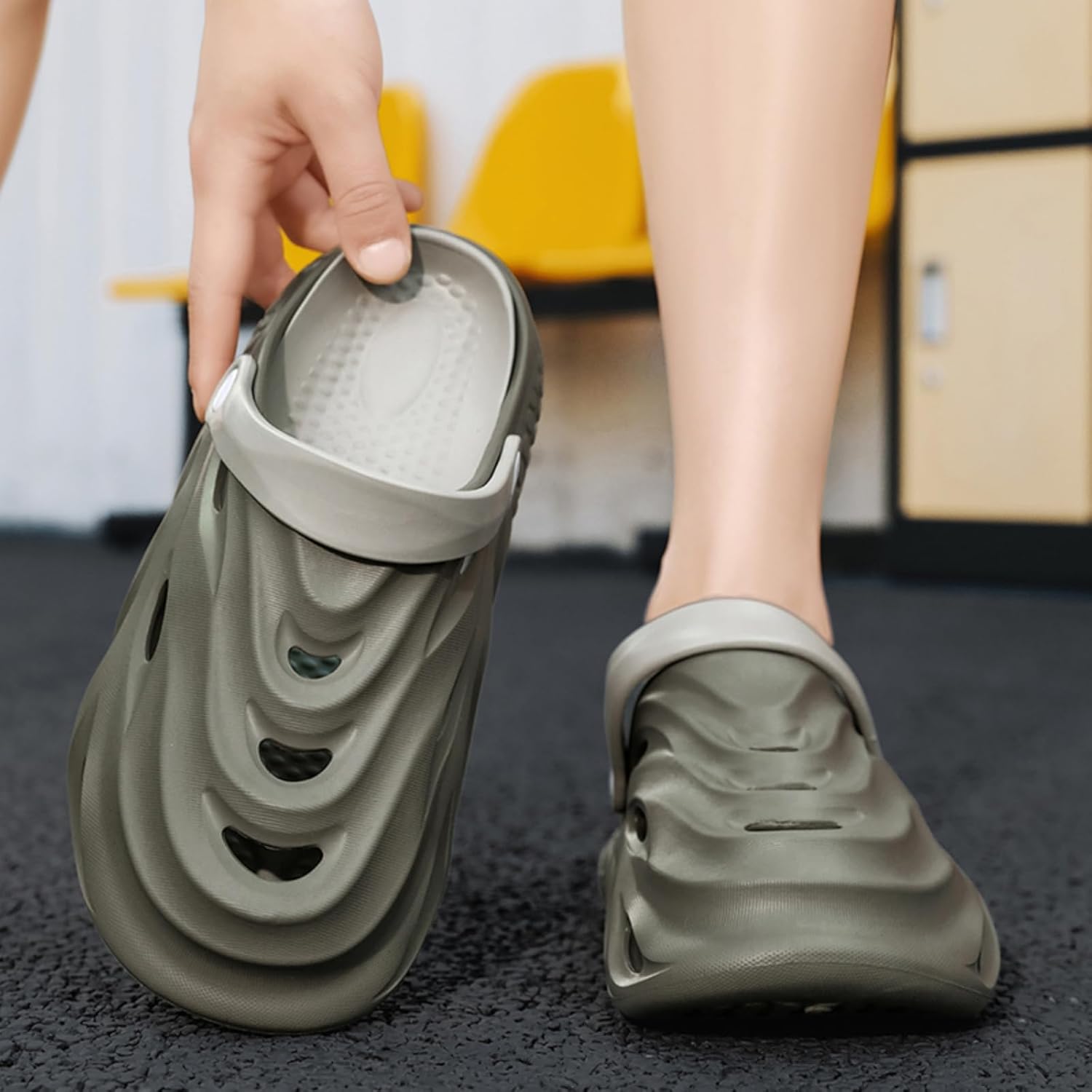 Fashionable and Comfortable Men's Platform Clogs, Made of EVA Material, Cloud - Like Slides, Beach Sandals for Casual Outings and Home Use - Image 6