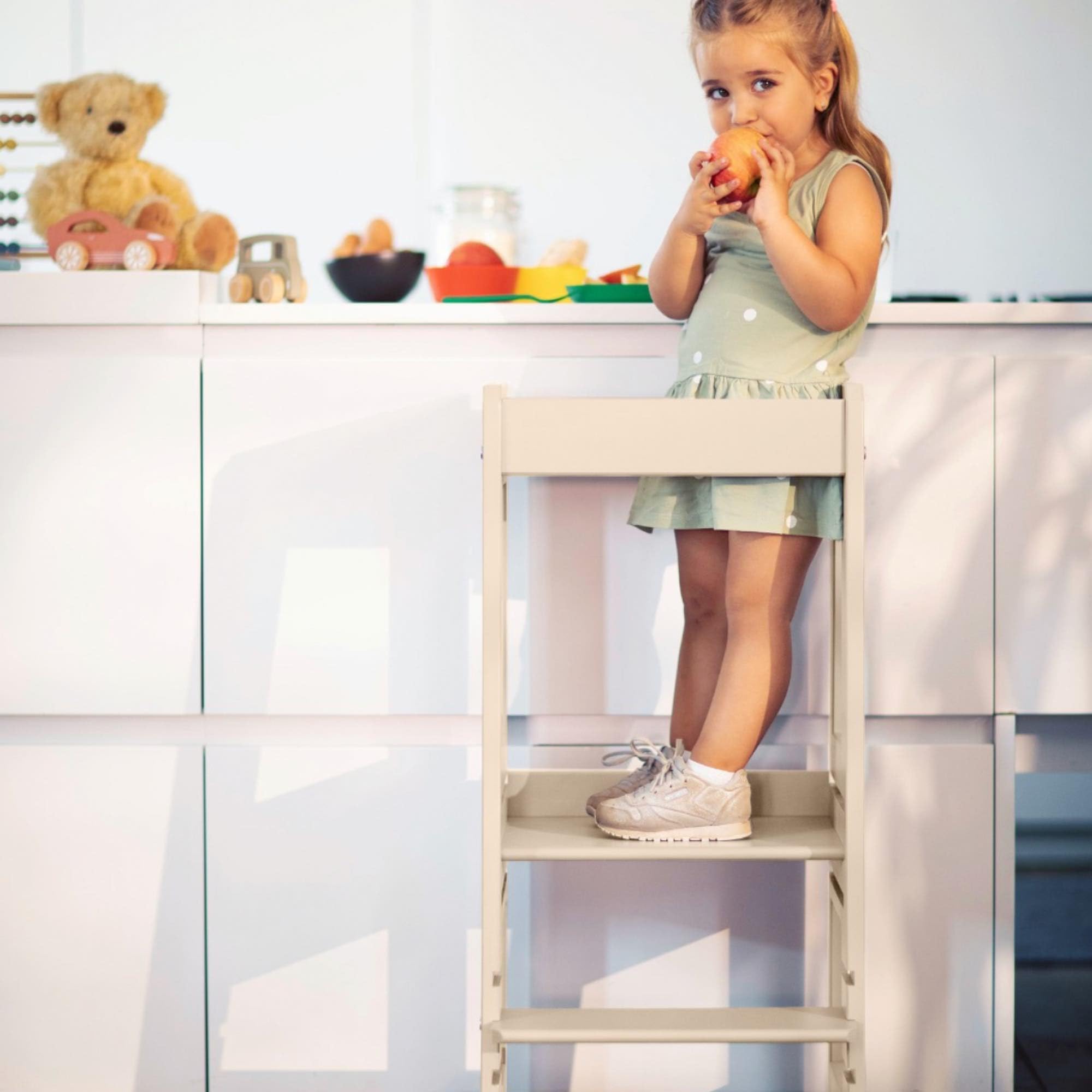 tiSsi® Lernturm Felix – Montessori Lernturm für Kinder, mitwachsend & höhenverstellbar, Entdeckerturm aus Buche Cashmere