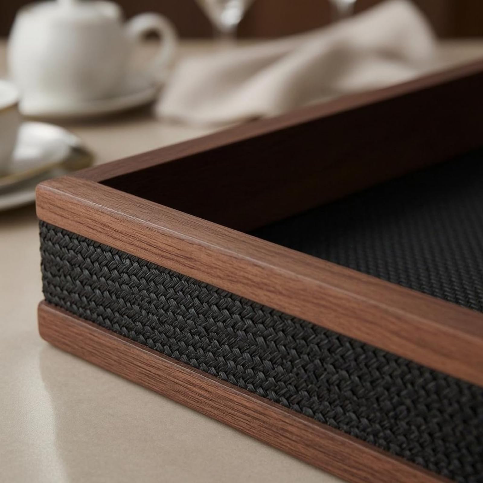 Sharplace Bandeja de Servicio Rectangular Bandeja Organizadora de Mesa Bandeja de Madera PU con Bordes y Fácil Transporte Adecuada para Servir Frutas Brunch Encimera Comedor Estudio, Negro