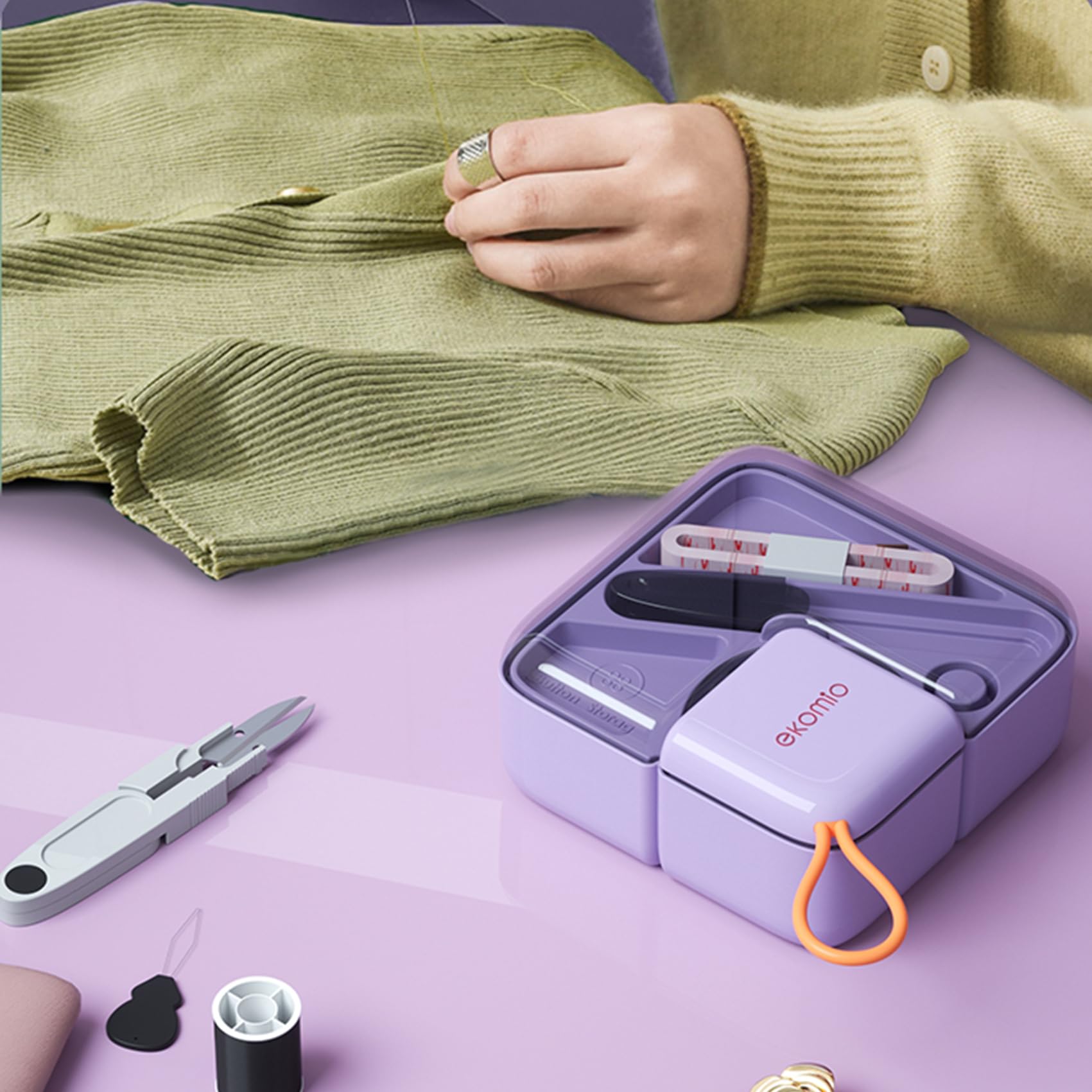 Kit de costura, kit de aguja e hilo con suministros de costura de viaje y accesorios para adultos, niños, principiantes con tijeras, dedal de agujas de coser, hilo, cinta métrica, etc. (morado)
