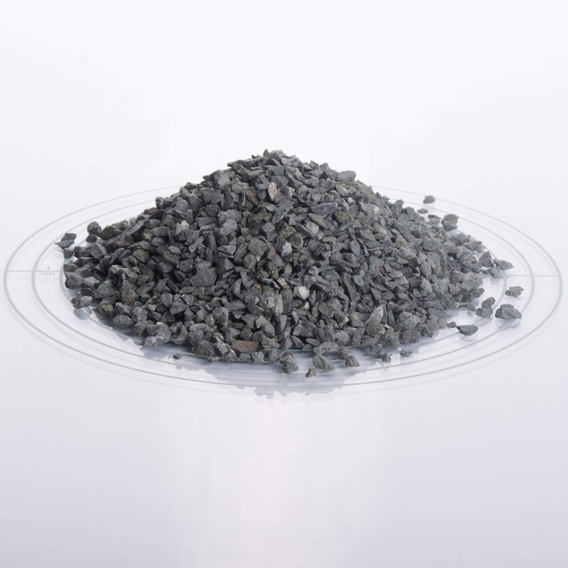 Schicker Mineral Diabas Pflastersplitt grau 2-5 mm 1000 kg Big Bag, Verlegesplitt, stabile, drainagefähige Pflasterbettung, witterungsbeständig, robust, streusalzresistent, geeignet für hohe Belastung