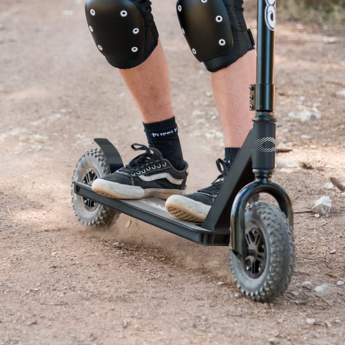 Osprey Dirt La Trottinette Tout-Terrain et Descente Adulte/Ados - Avec Plateau Aluminium Épais, Guidon BMX Acier Chromoly, Pneus 200 mm Crampons Caoutchouc Profonds, Frein acier Inox - en 5x Couleurs