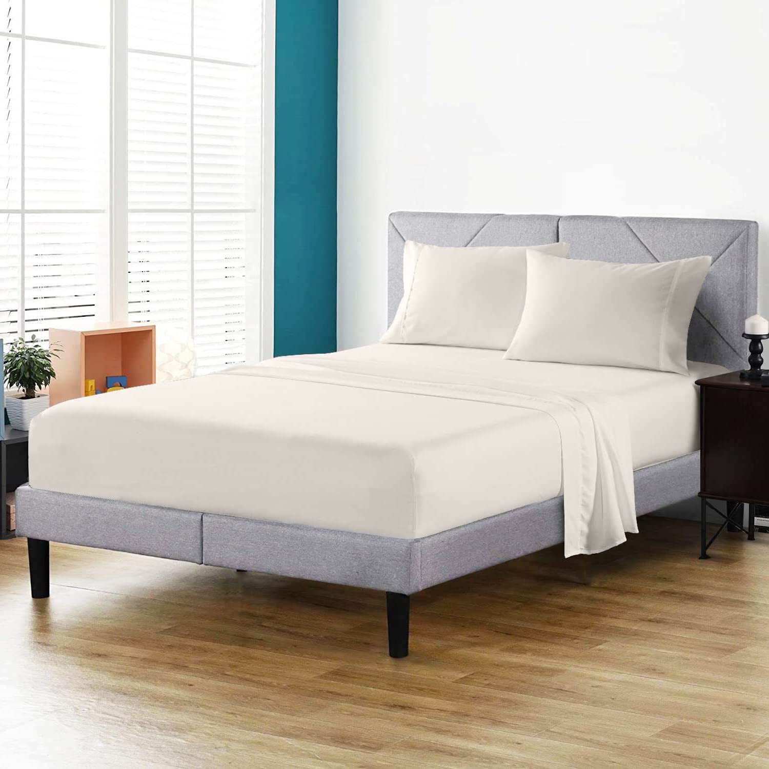 100% Egyptian Cotton Fitted Sheet 200 Thread Count Hotel Quality Soft & Crisp Cotton Caravan Campervan Bed Fitted Sheet (Cream, Pillowcase Cover Only)
