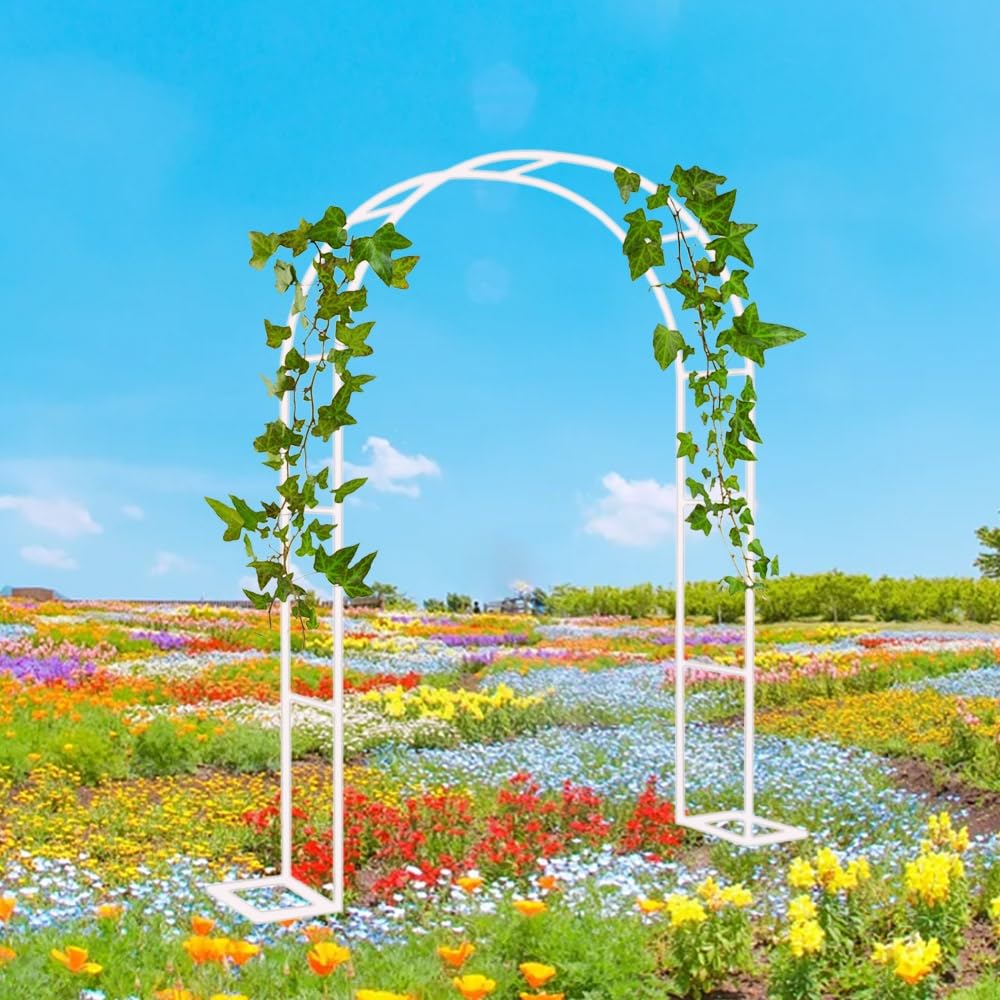 Arche de jardin en métal blanc pour habiller vos grands espaces vides lors d'une fête